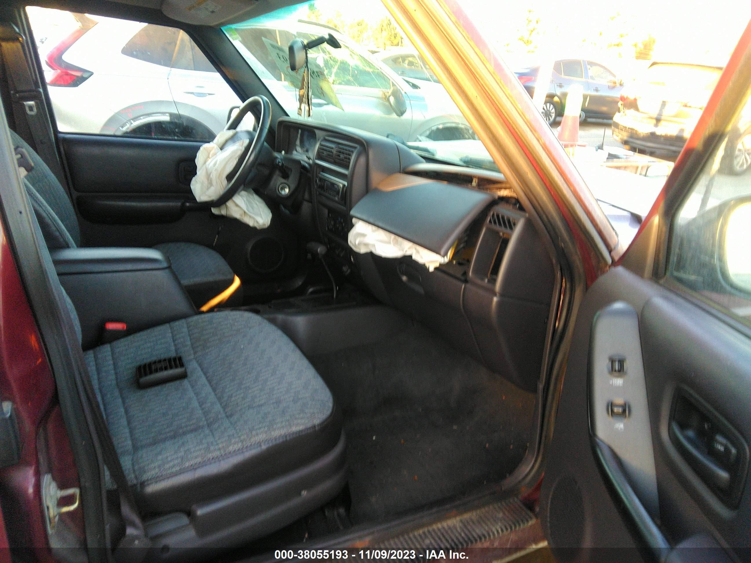 Photo 4 VIN: 1HGCS12788A025274 - JEEP CHEROKEE 