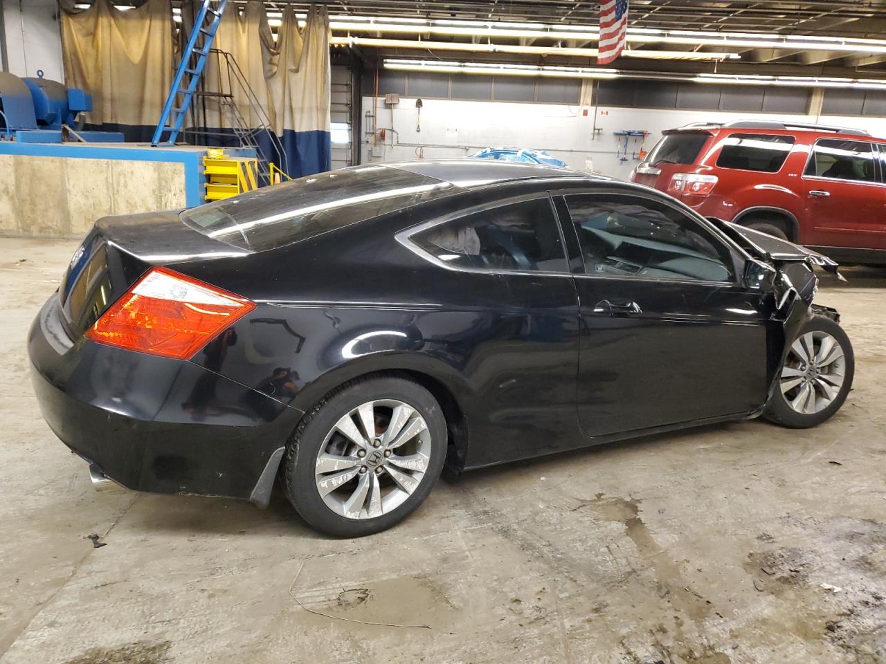 Photo 2 VIN: 1HGCS12789A024899 - HONDA ACCORD 