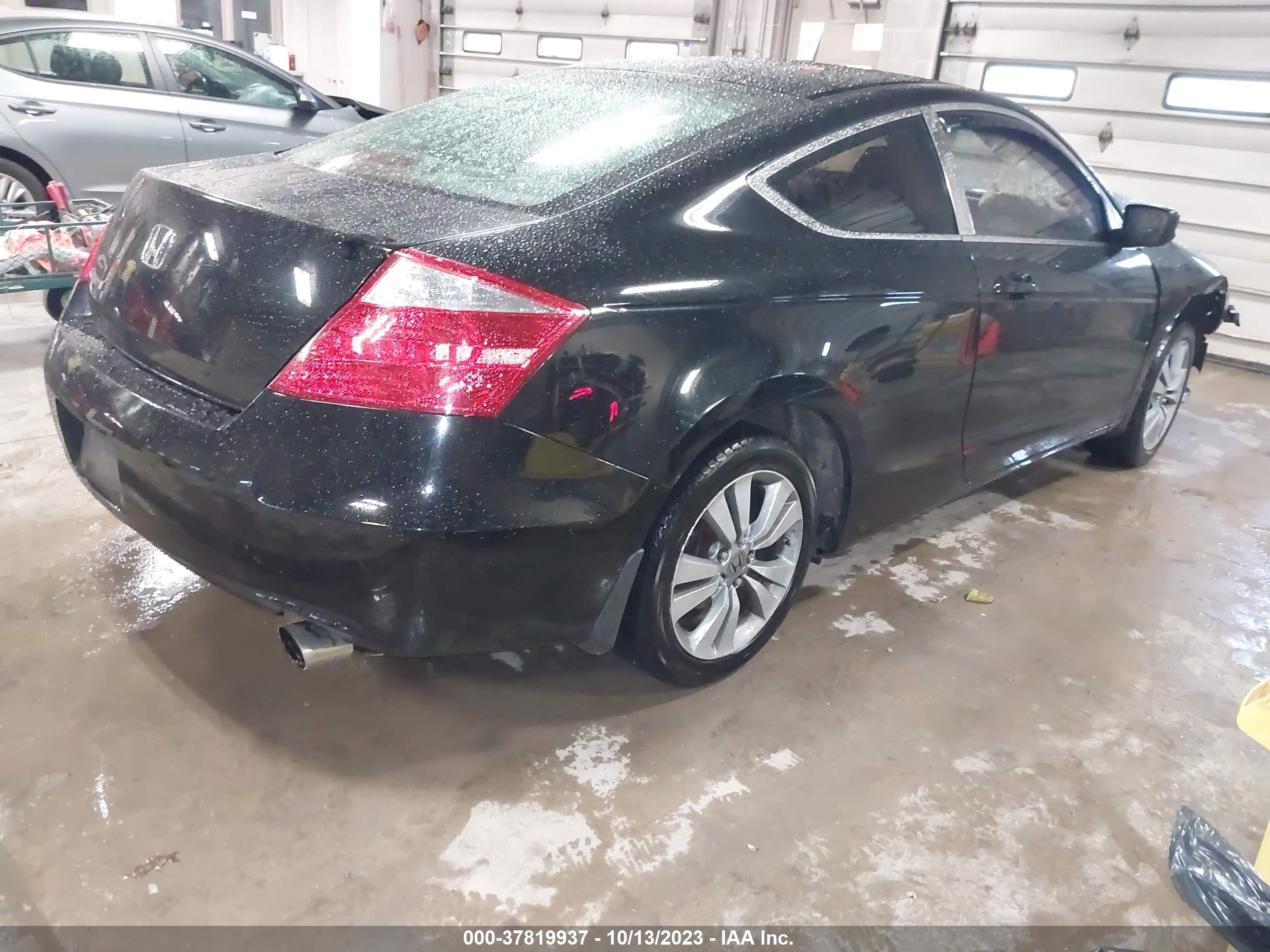 Photo 3 VIN: 1HGCS12799A016911 - HONDA ACCORD 