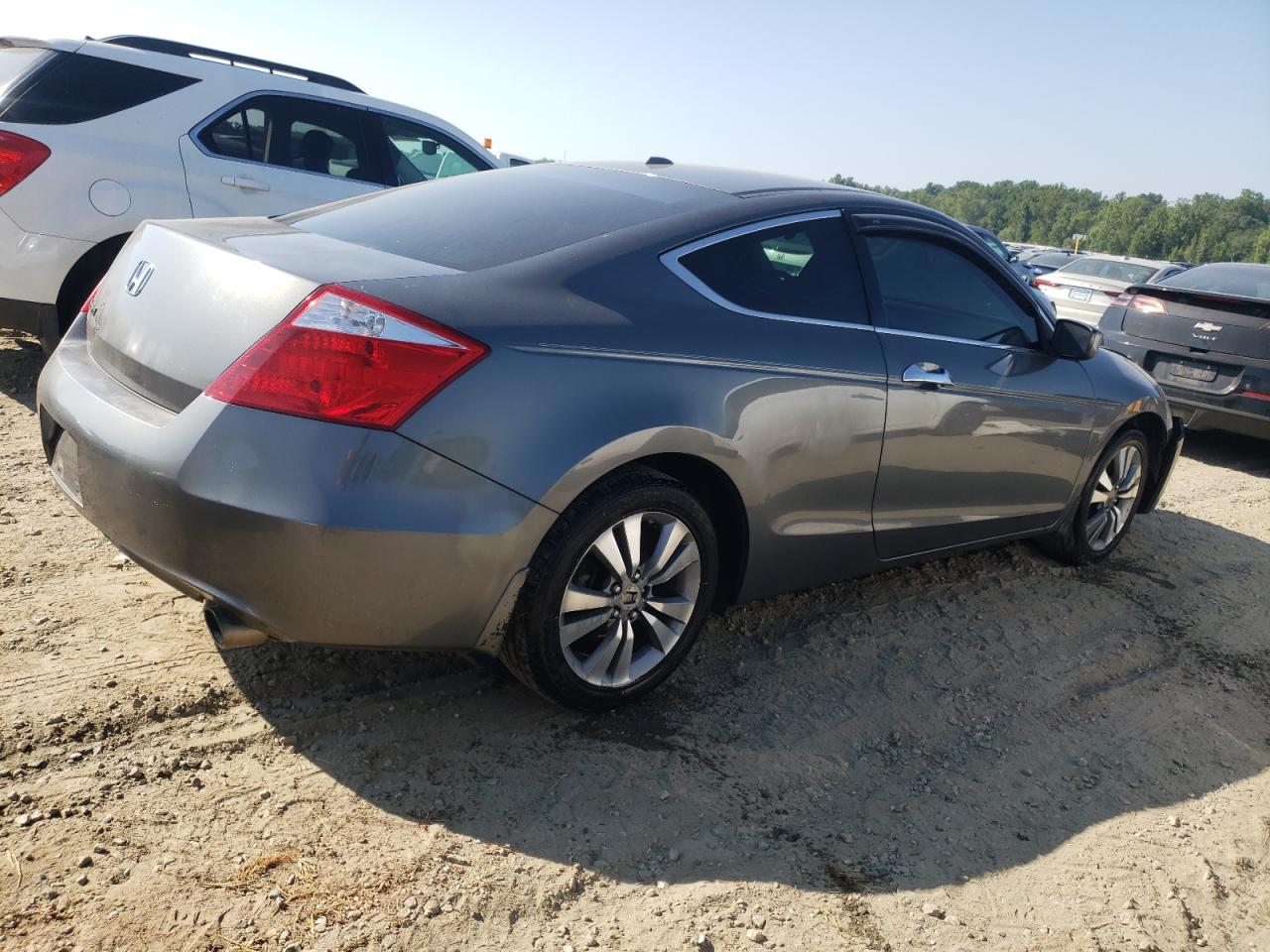 Photo 2 VIN: 1HGCS12809A016837 - HONDA ACCORD 