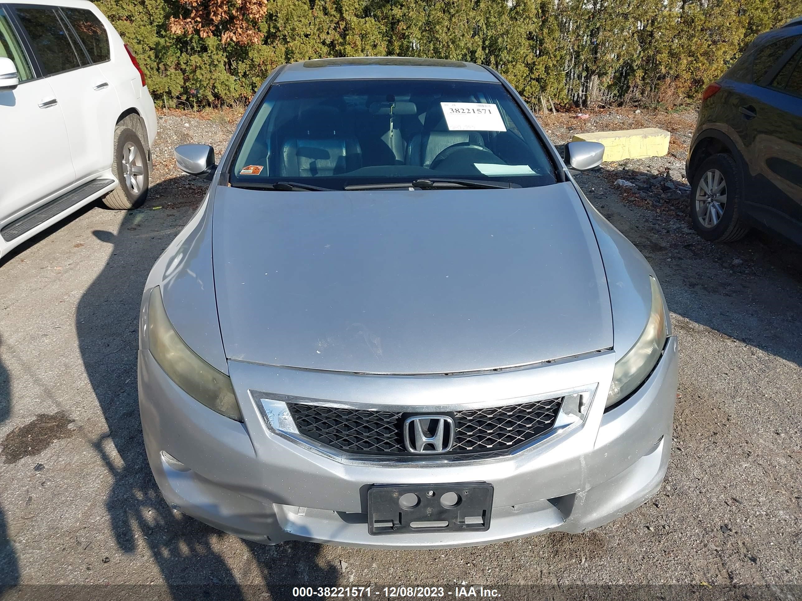 Photo 11 VIN: 1HGCS12828A012660 - HONDA ACCORD 