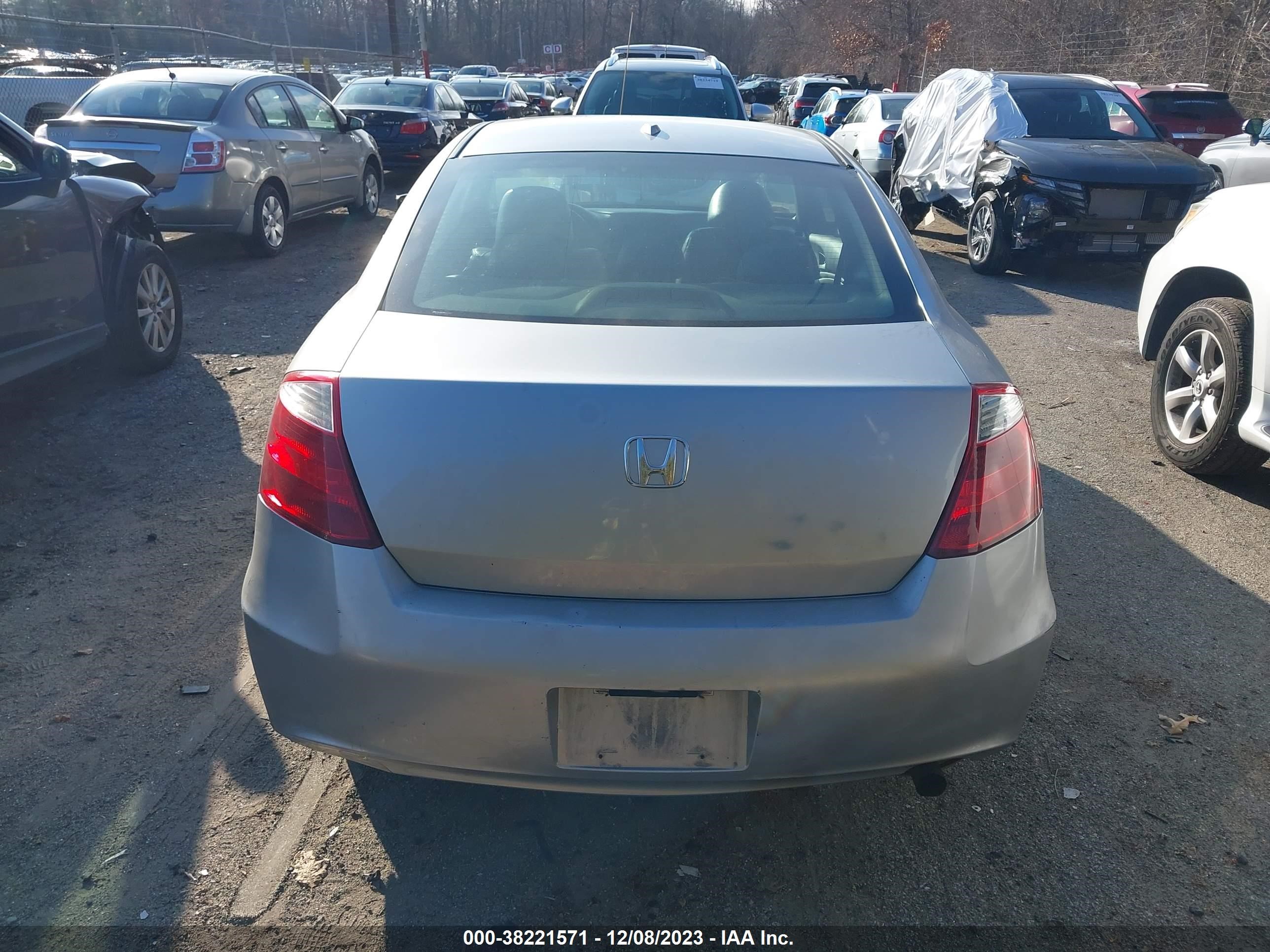 Photo 15 VIN: 1HGCS12828A012660 - HONDA ACCORD 