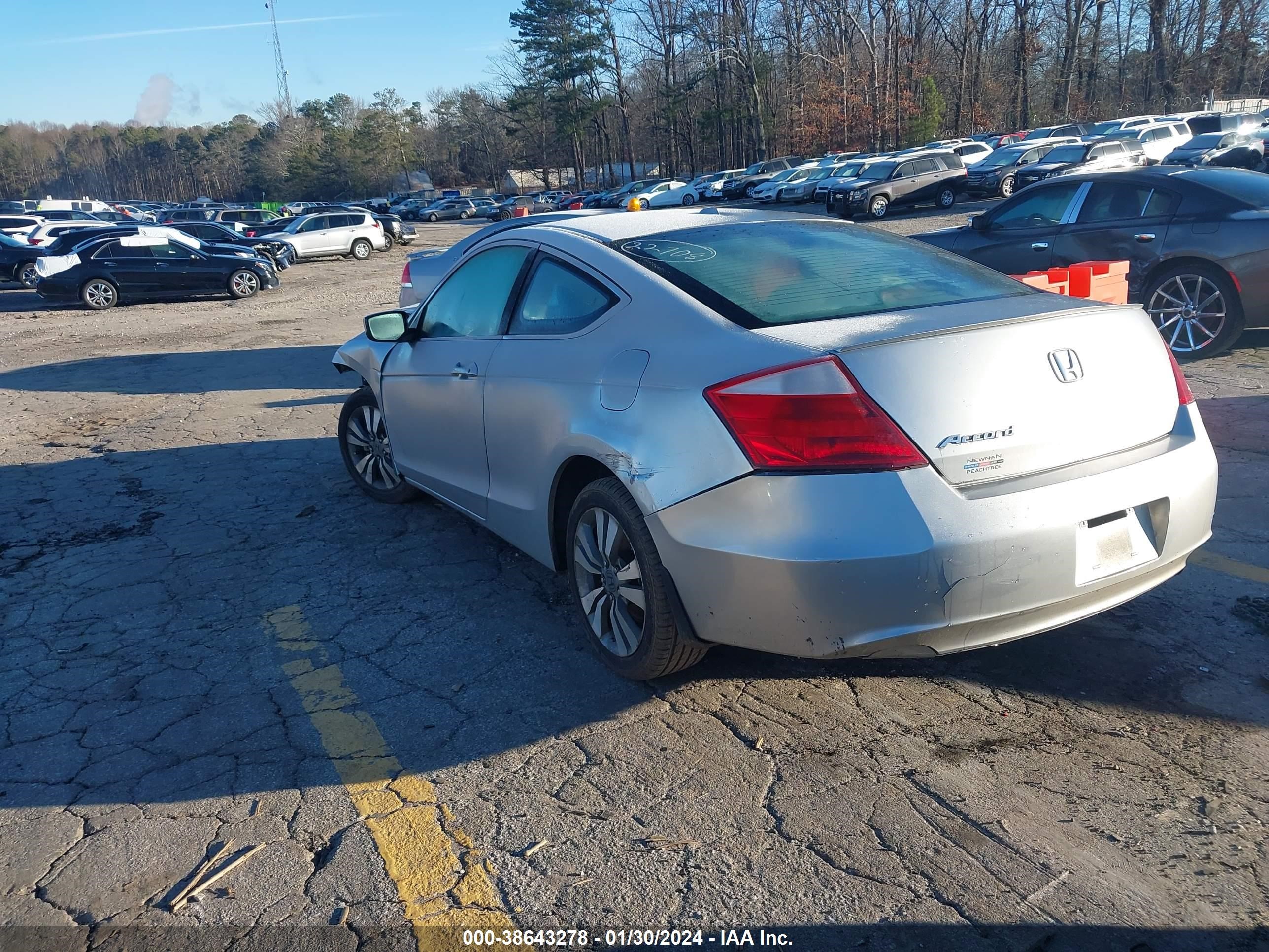 Photo 2 VIN: 1HGCS12839A002933 - HONDA ACCORD 