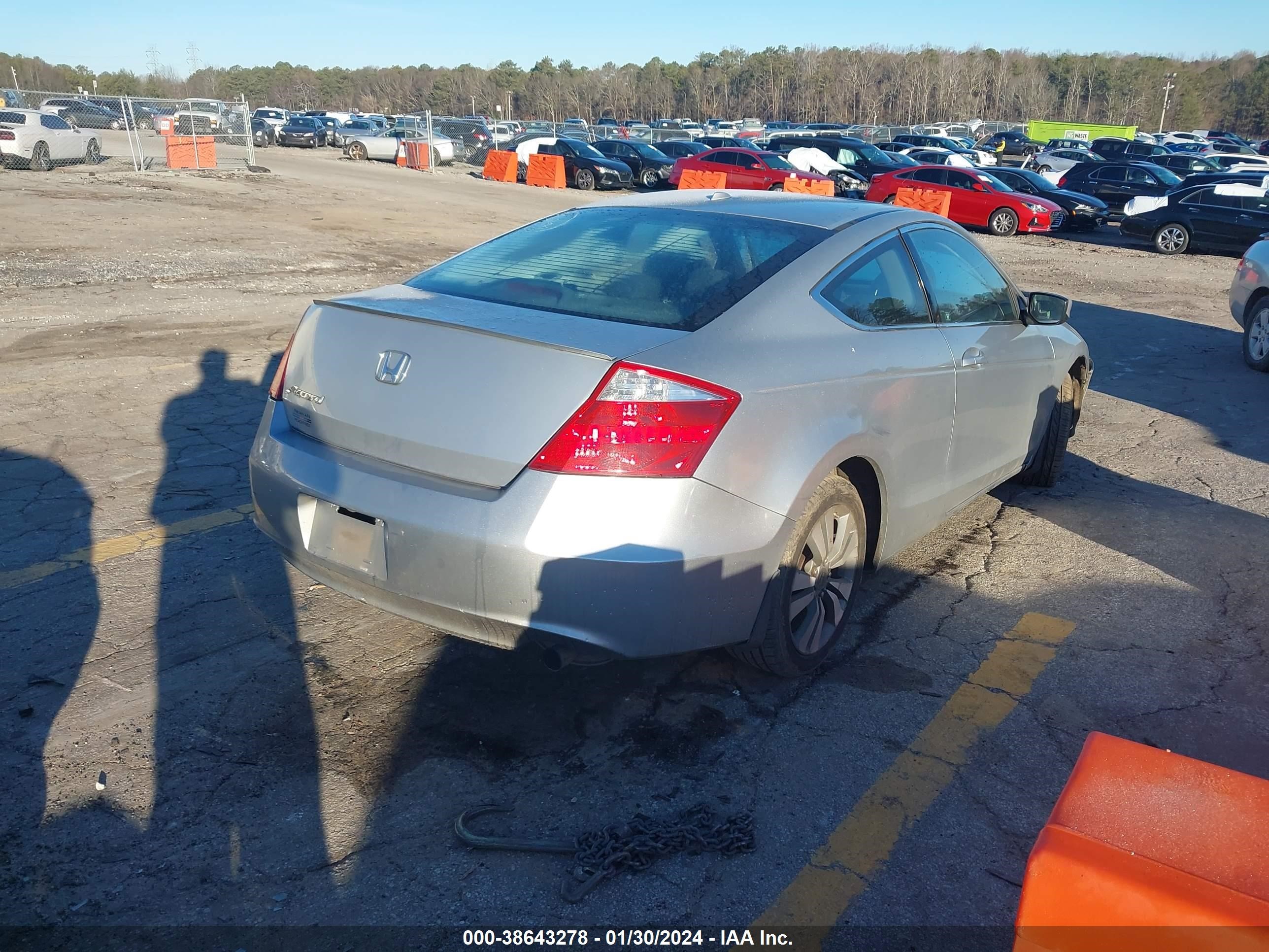 Photo 3 VIN: 1HGCS12839A002933 - HONDA ACCORD 