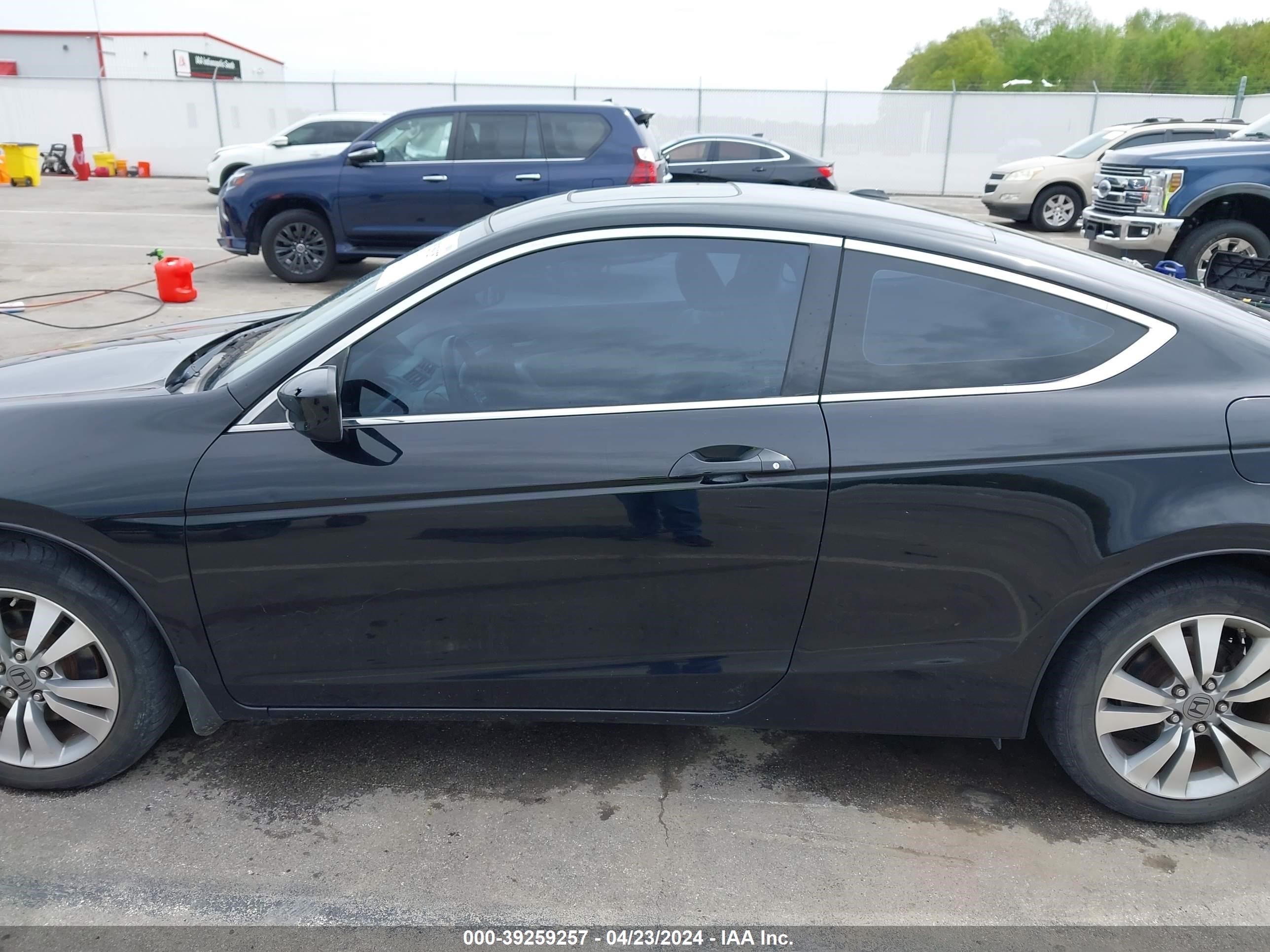 Photo 13 VIN: 1HGCS12849A022009 - HONDA ACCORD 