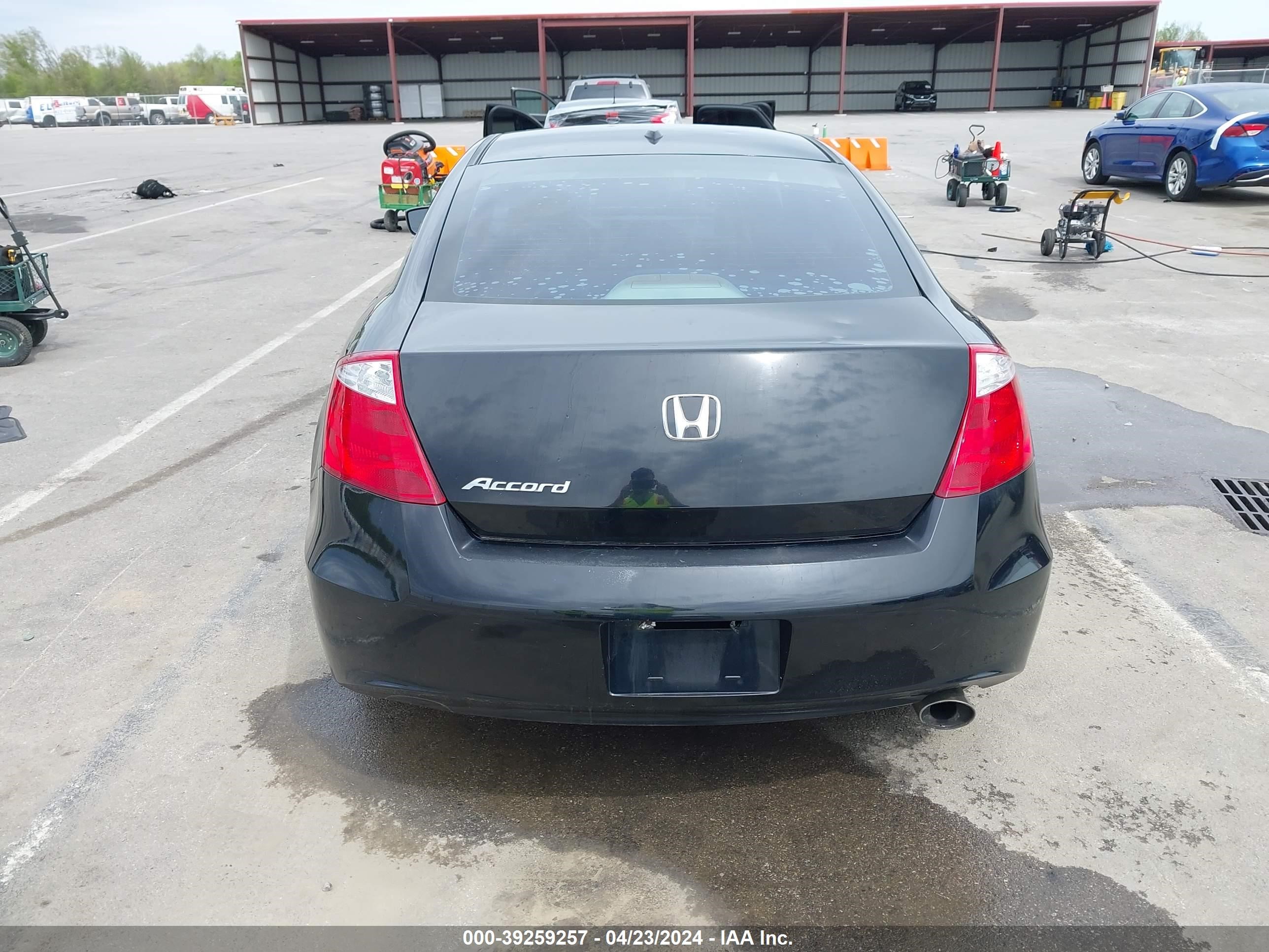 Photo 15 VIN: 1HGCS12849A022009 - HONDA ACCORD 