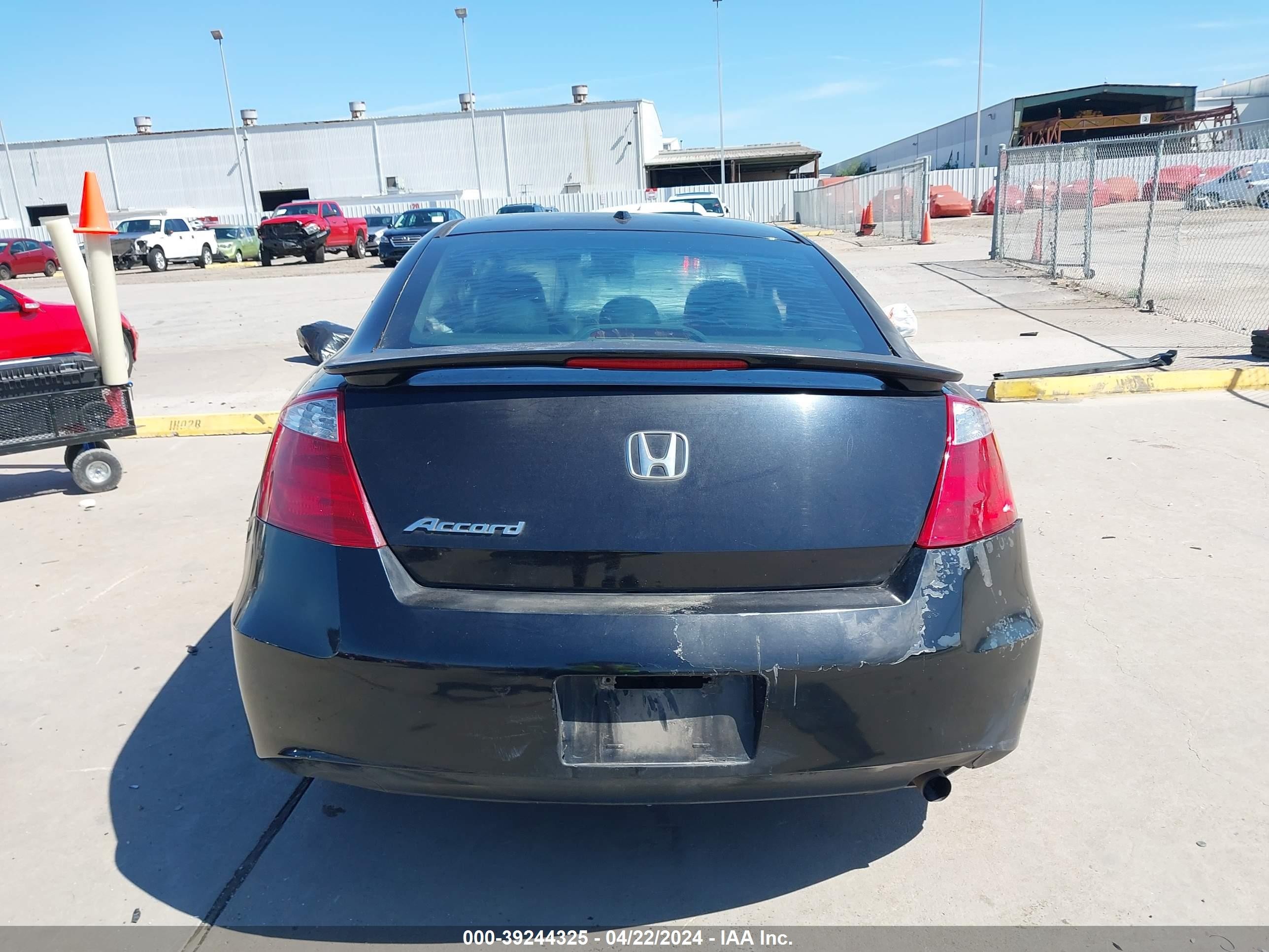 Photo 16 VIN: 1HGCS12858A016203 - HONDA ACCORD 