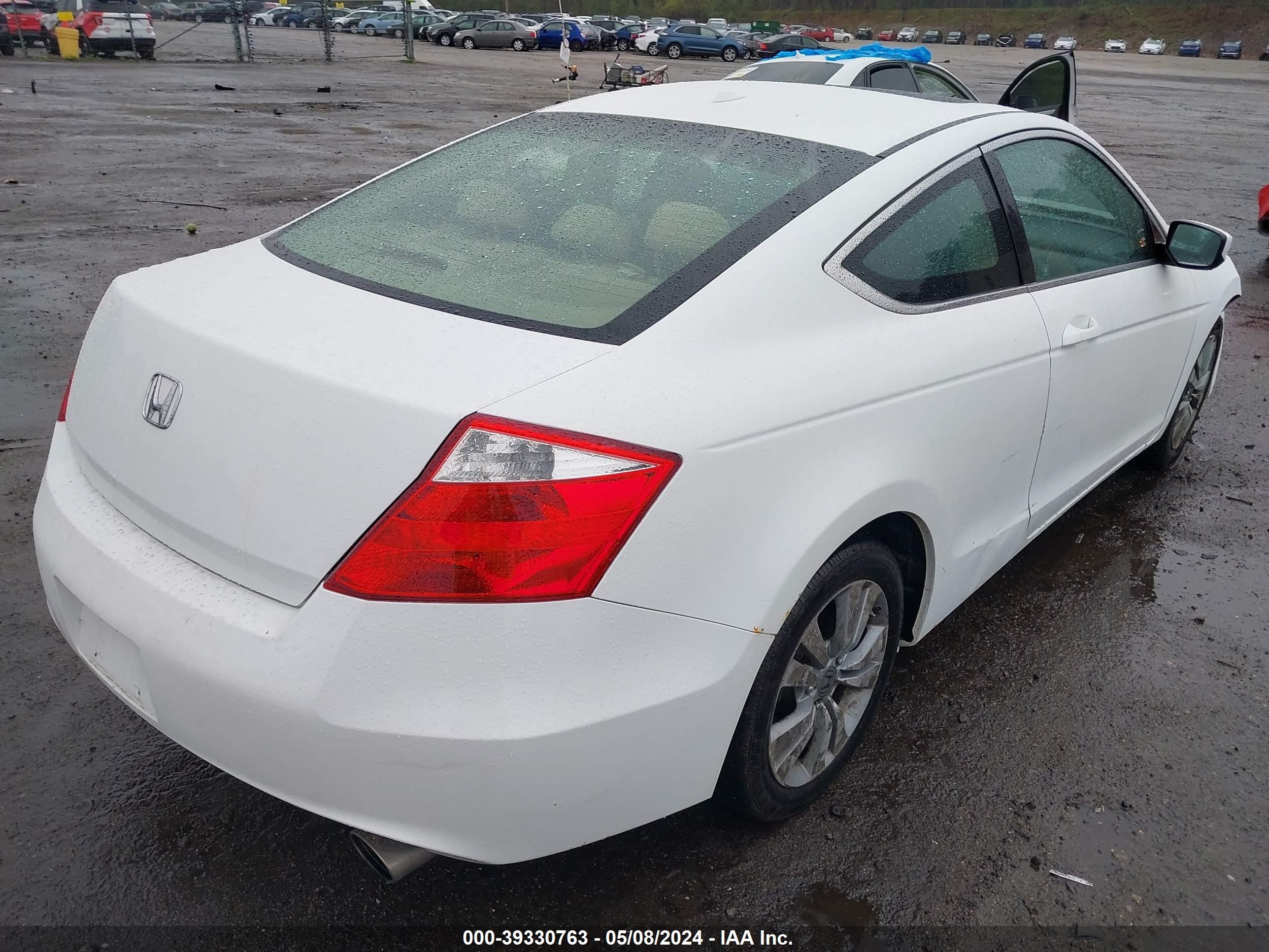 Photo 3 VIN: 1HGCS12859A024335 - HONDA ACCORD 