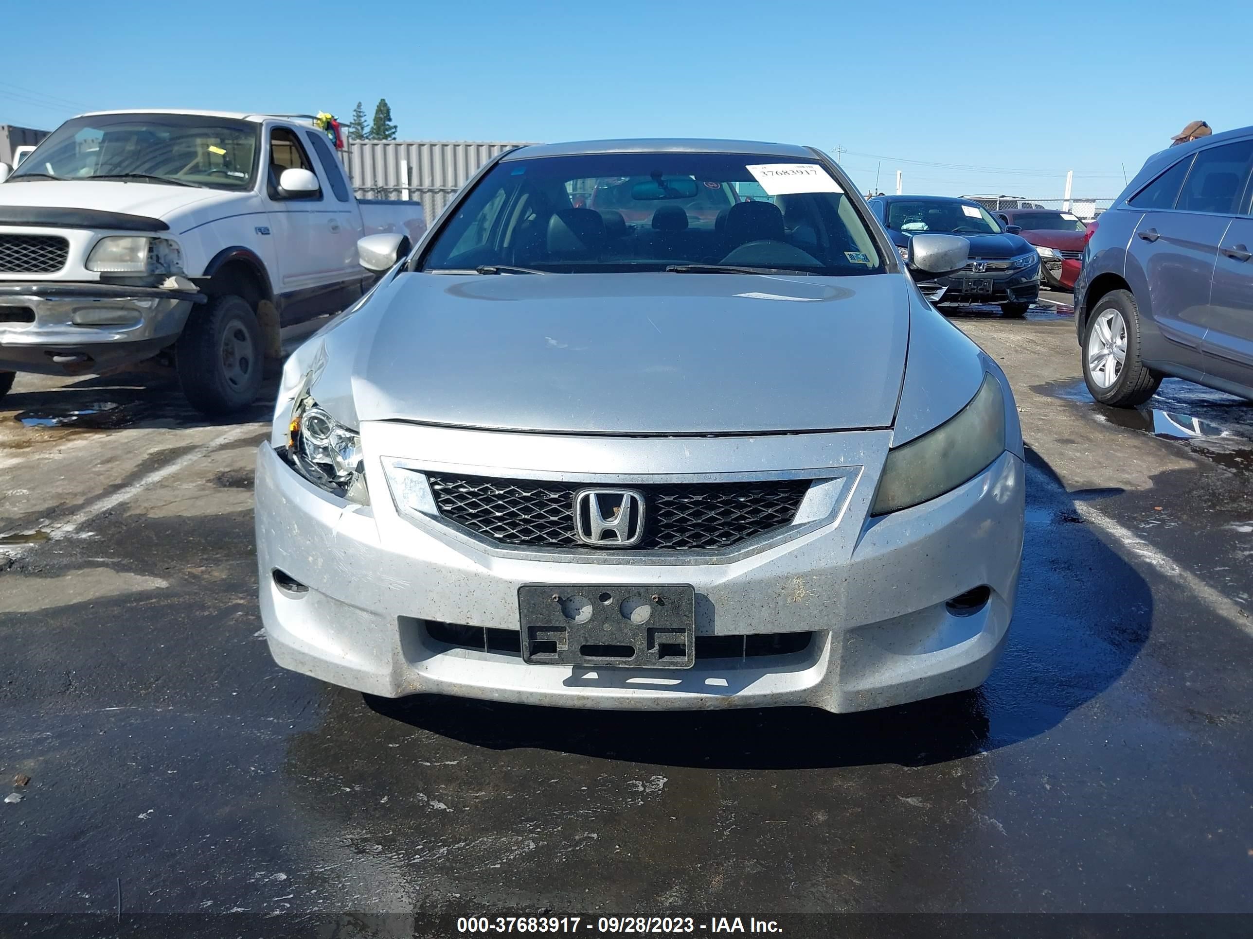 Photo 11 VIN: 1HGCS12869A008189 - HONDA ACCORD 