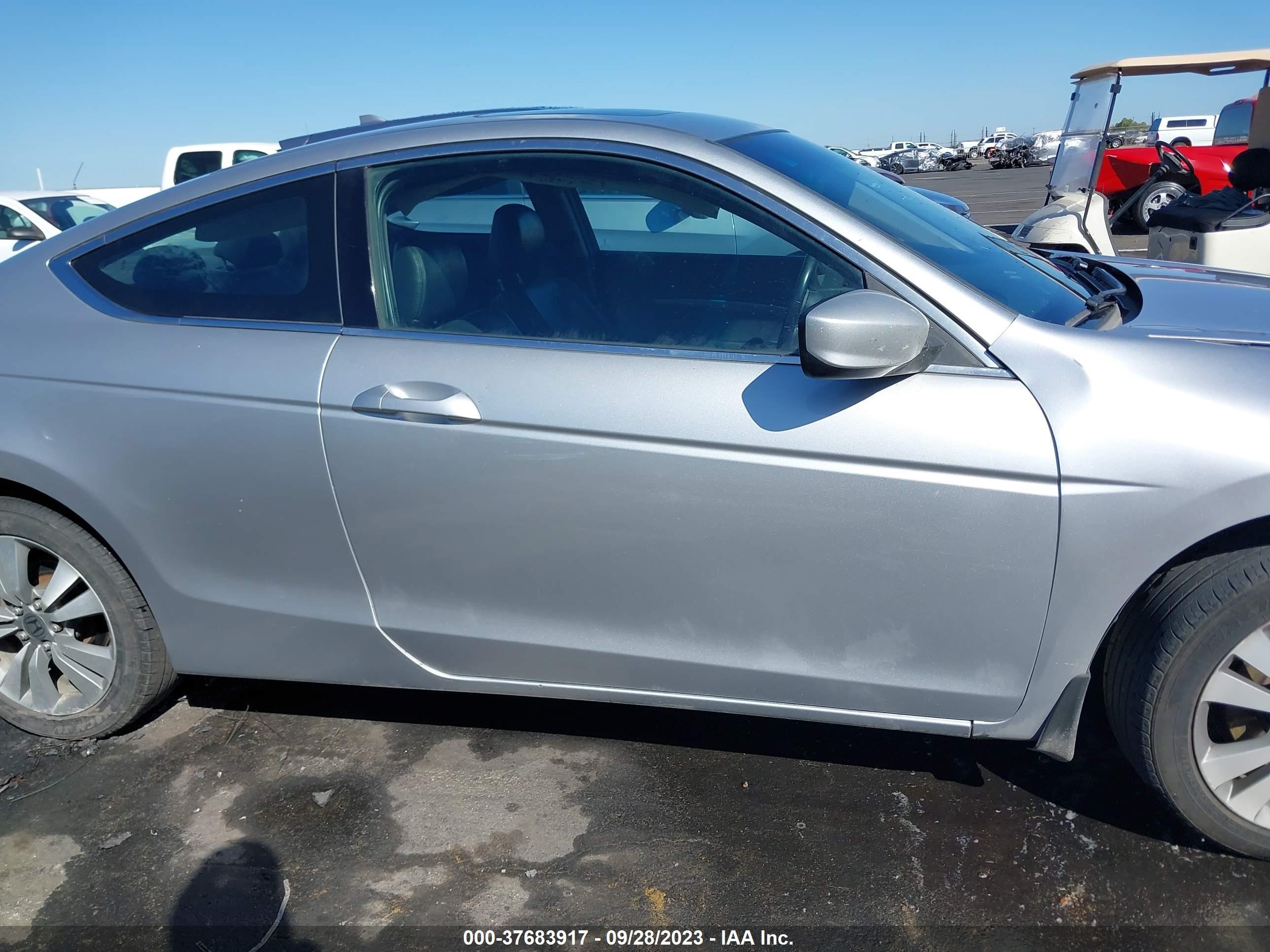 Photo 12 VIN: 1HGCS12869A008189 - HONDA ACCORD 