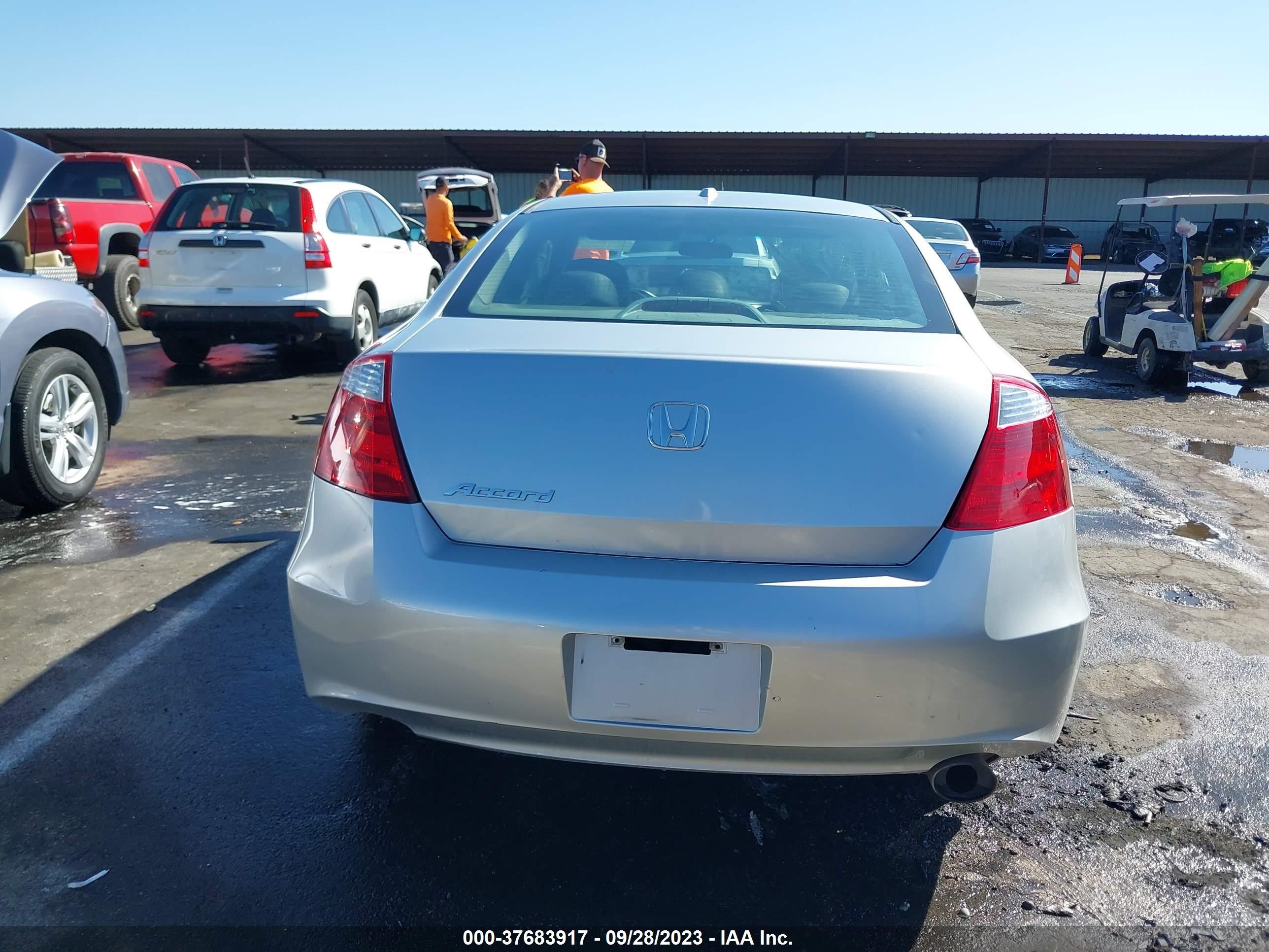 Photo 15 VIN: 1HGCS12869A008189 - HONDA ACCORD 