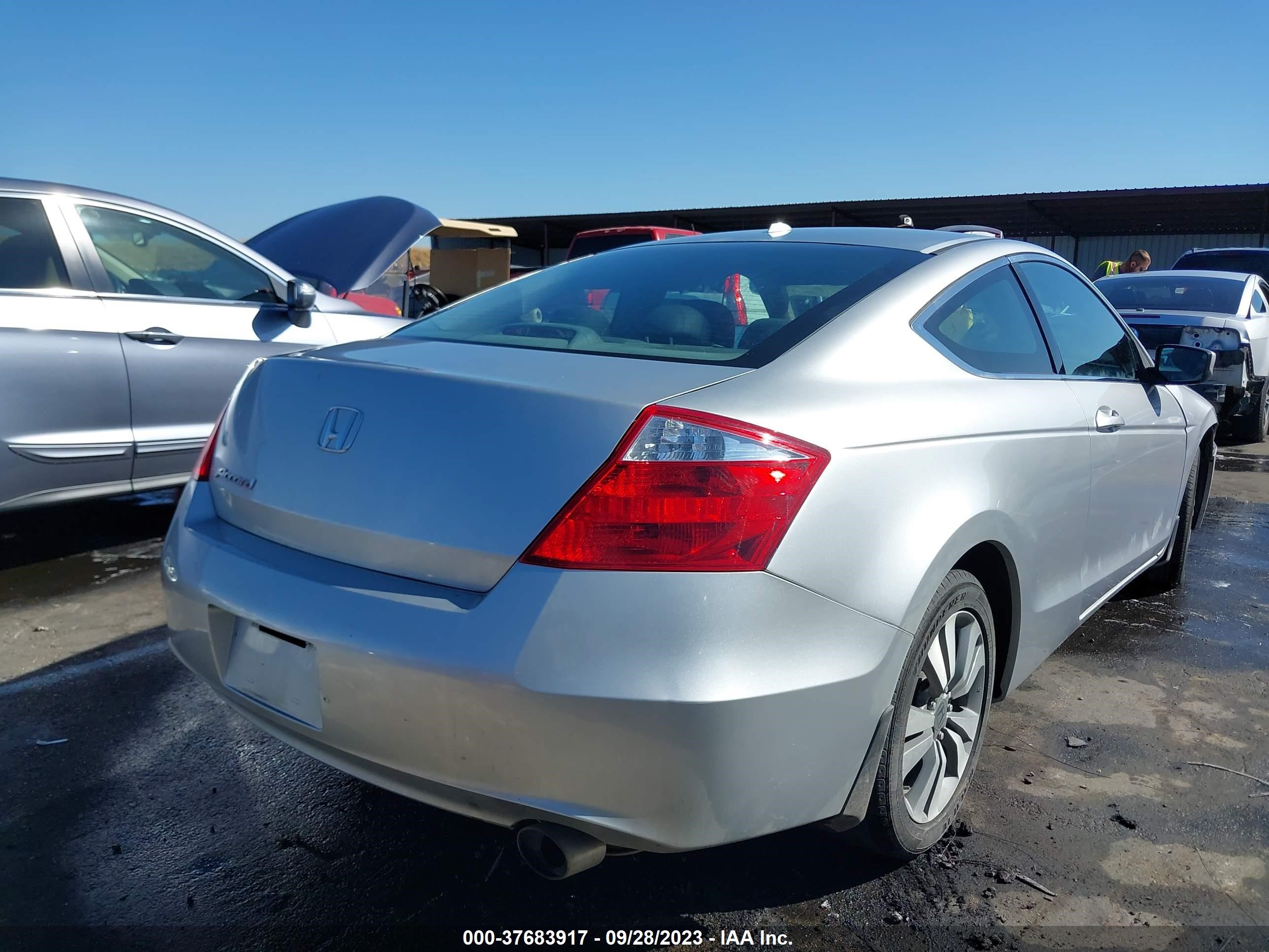 Photo 3 VIN: 1HGCS12869A008189 - HONDA ACCORD 