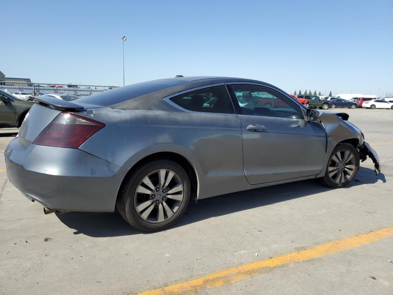 Photo 2 VIN: 1HGCS12878A004893 - HONDA ACCORD 