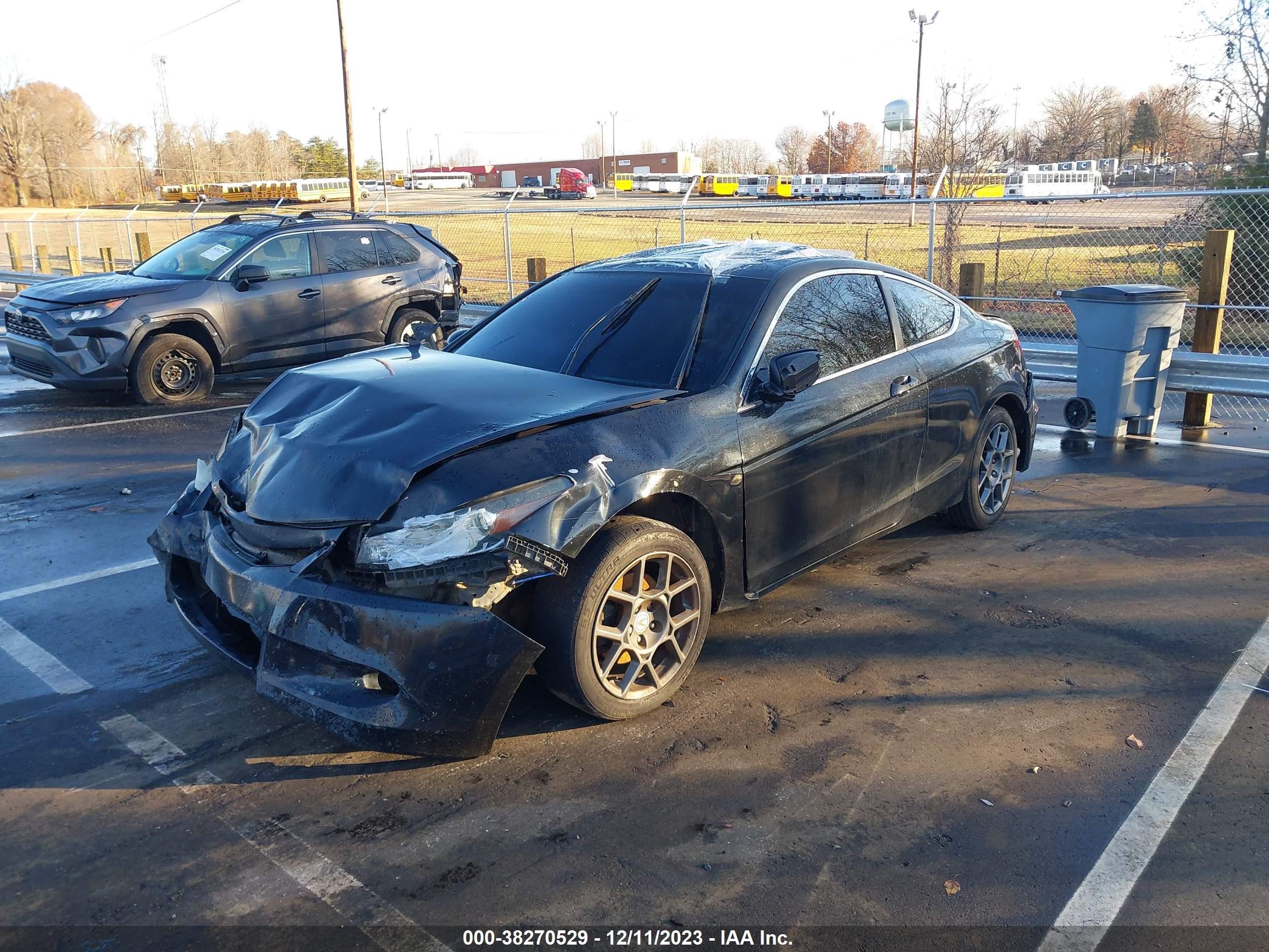 Photo 1 VIN: 1HGCS12878A013500 - HONDA ACCORD 