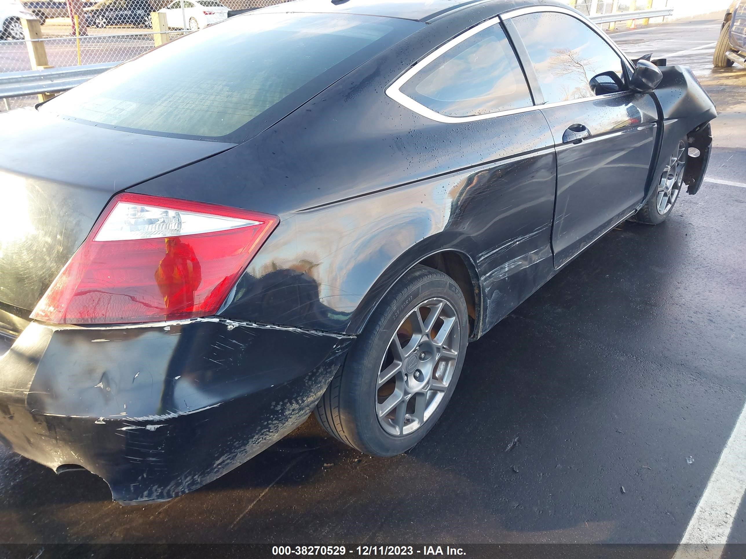 Photo 11 VIN: 1HGCS12878A013500 - HONDA ACCORD 