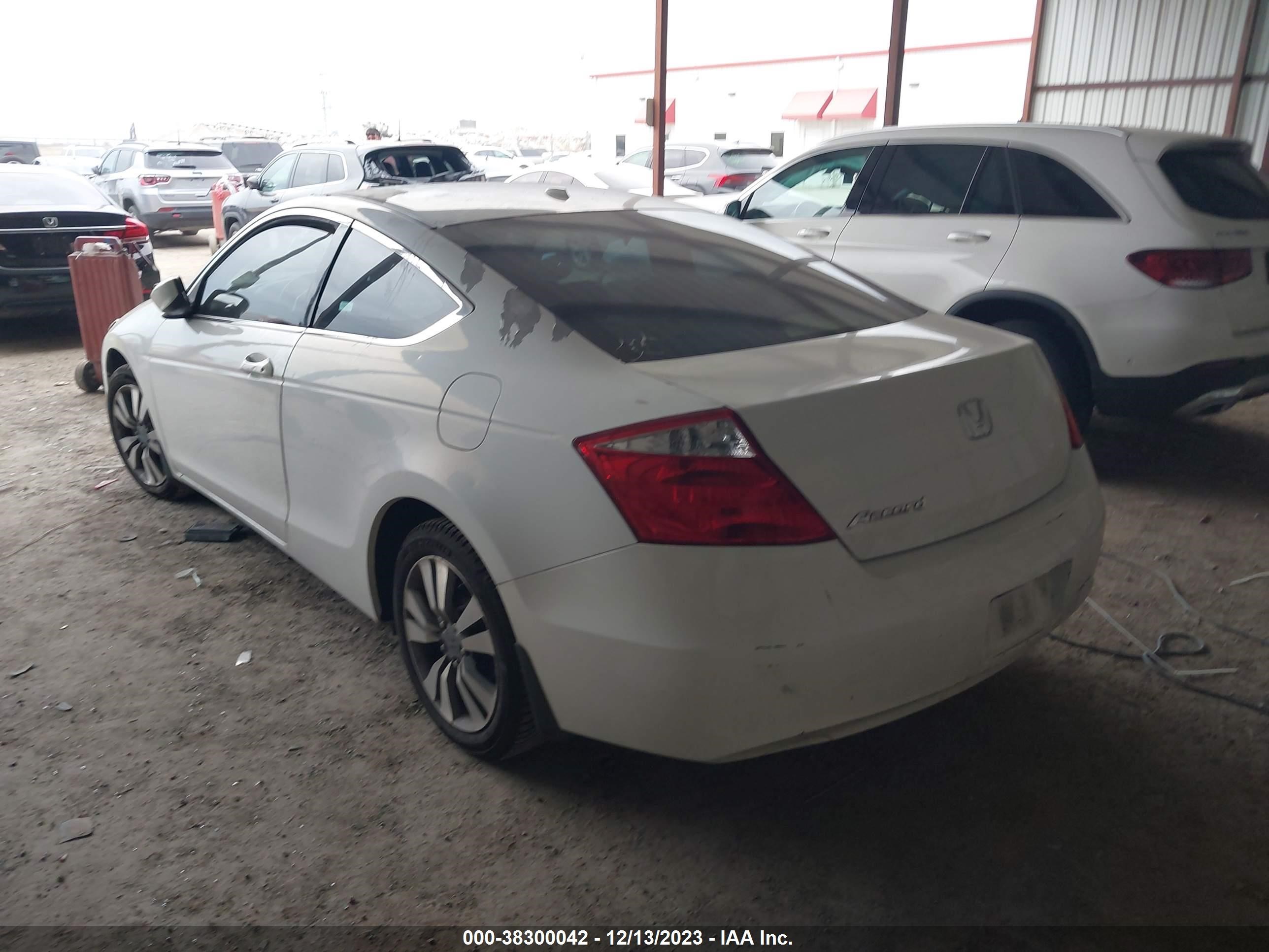 Photo 2 VIN: 1HGCS12879A018925 - HONDA ACCORD 