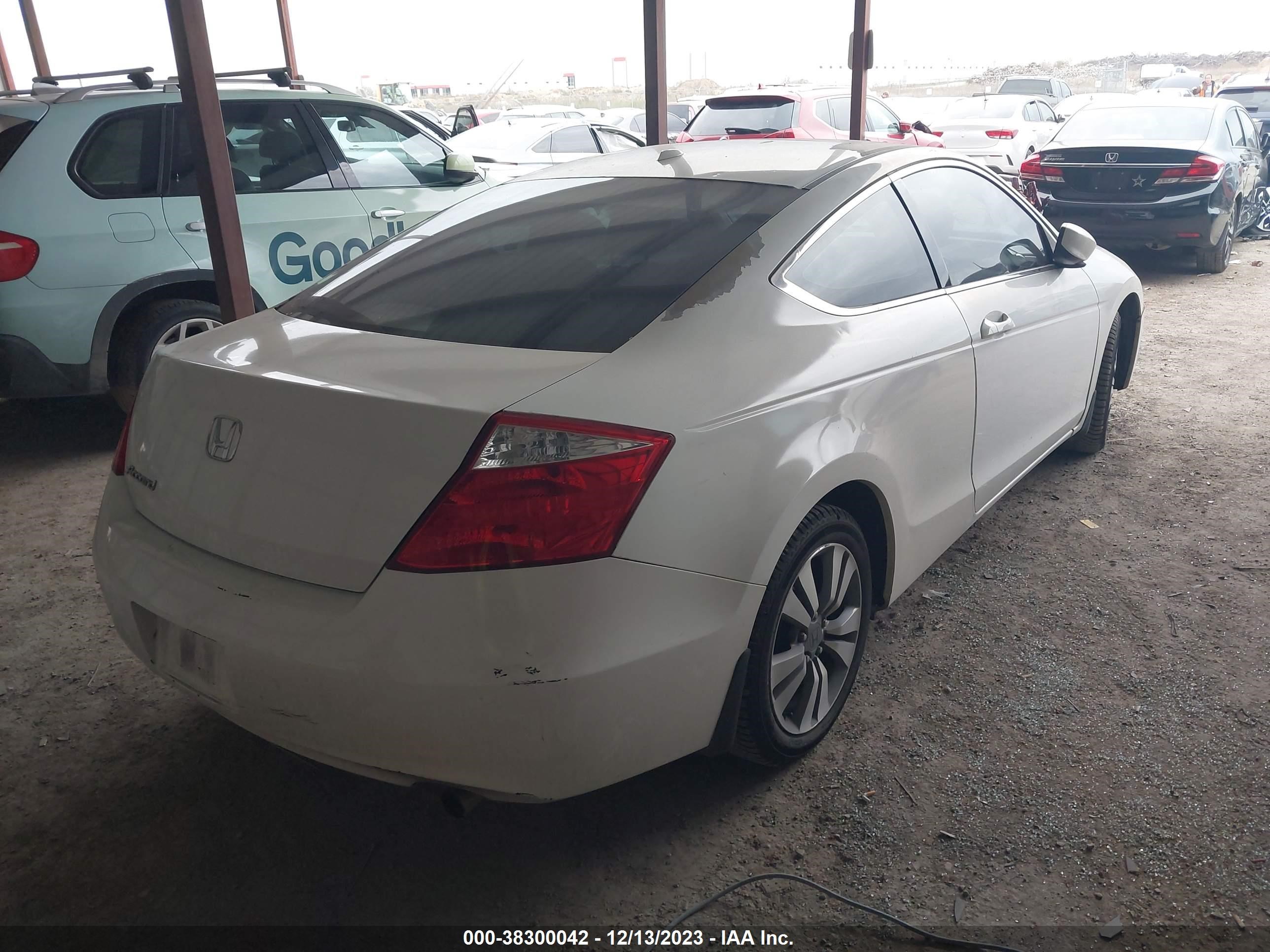 Photo 3 VIN: 1HGCS12879A018925 - HONDA ACCORD 