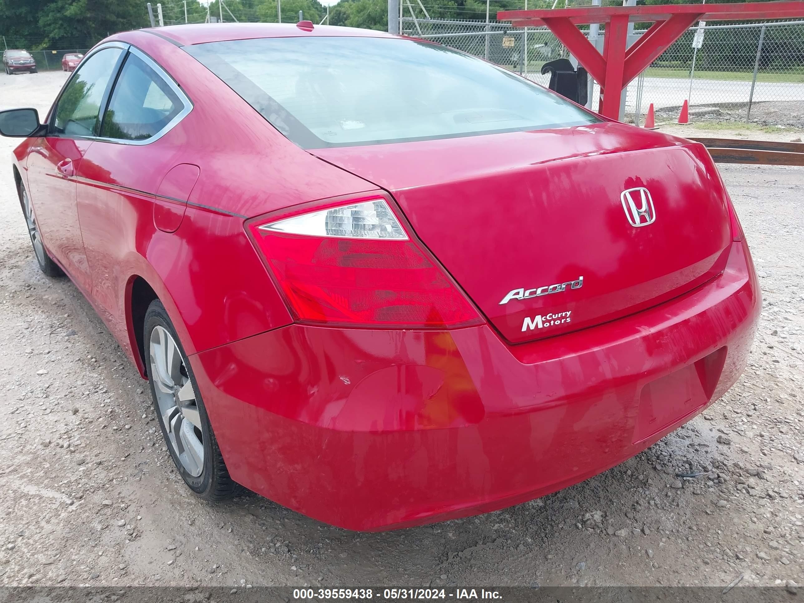 Photo 5 VIN: 1HGCS12898A027477 - HONDA ACCORD 