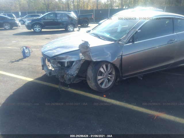 Photo 5 VIN: 1HGCS1B31AA010909 - HONDA ACCORD CPE 