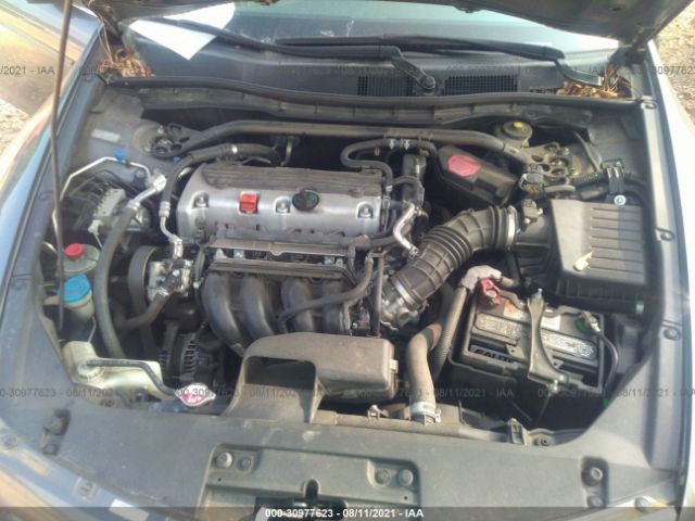 Photo 9 VIN: 1HGCS1B31AA013163 - HONDA ACCORD CPE 