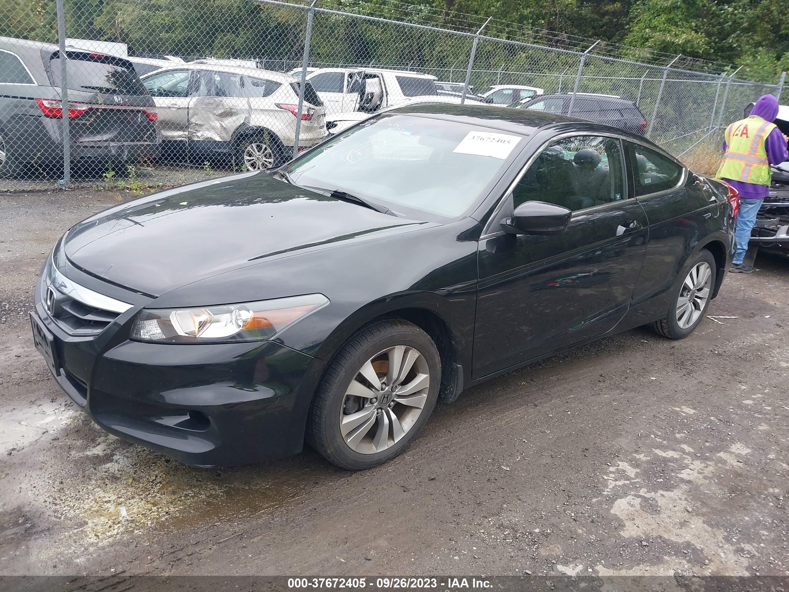 Photo 1 VIN: 1HGCS1B31CA016826 - HONDA ACCORD 