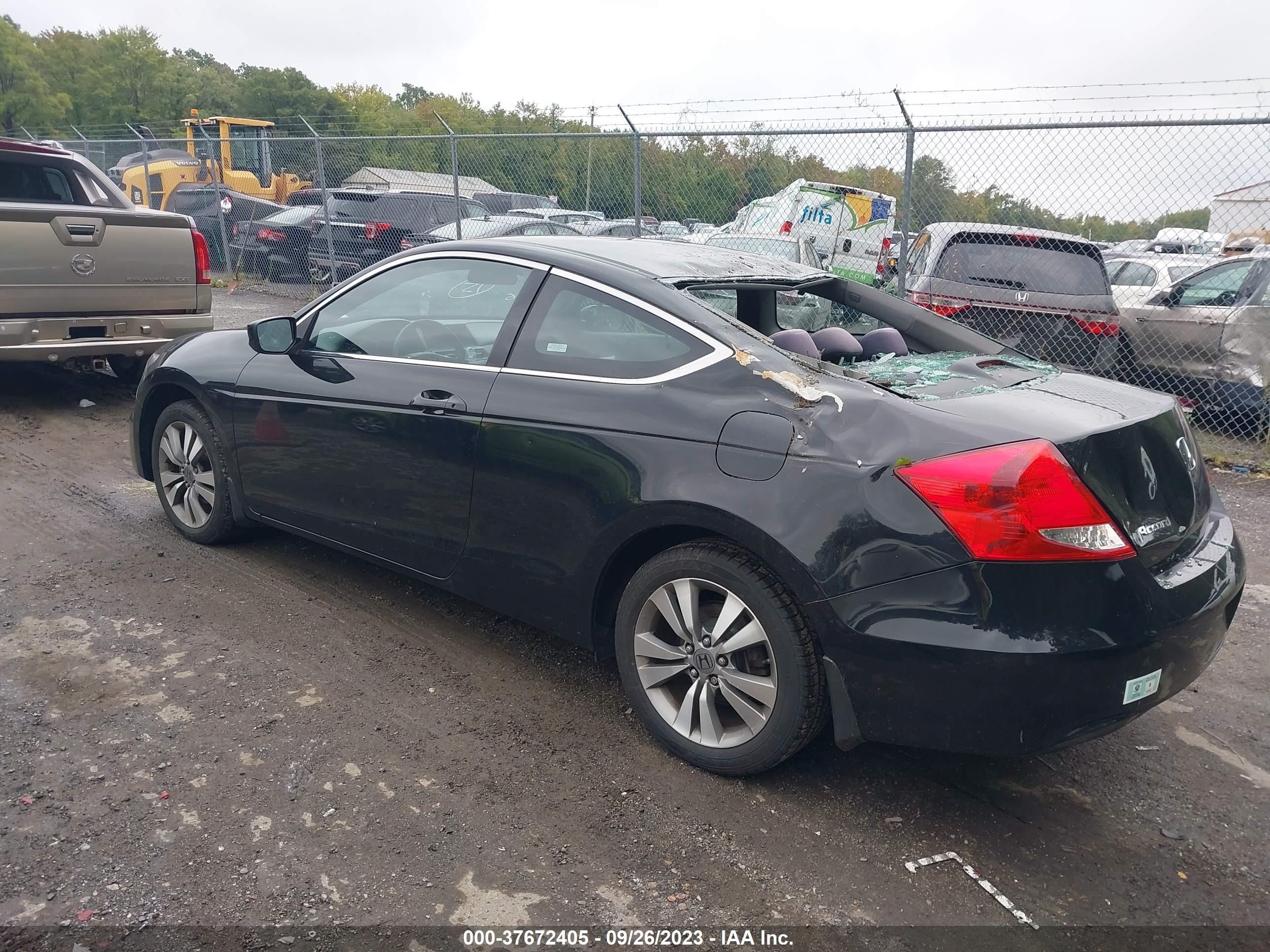 Photo 2 VIN: 1HGCS1B31CA016826 - HONDA ACCORD 