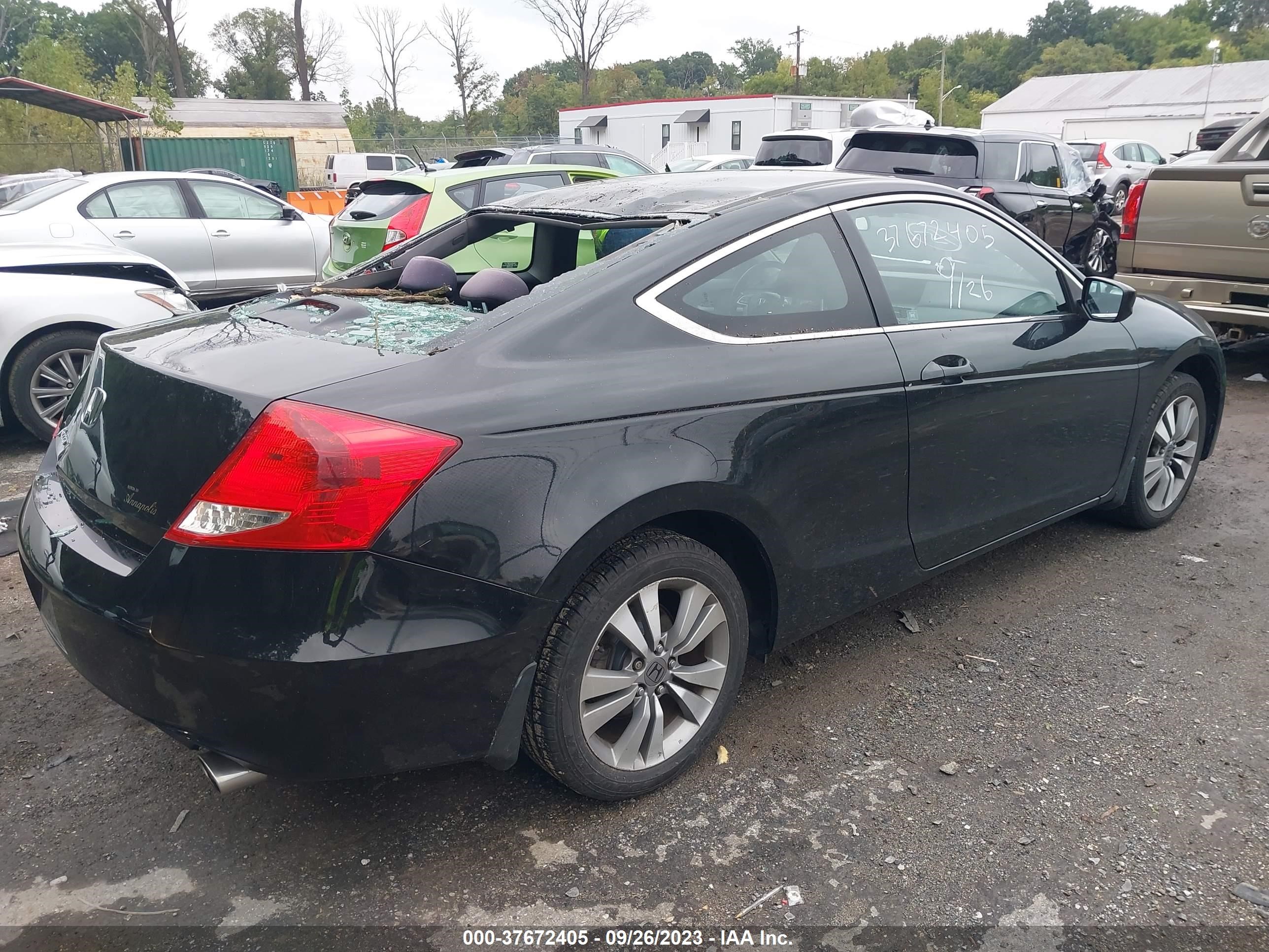 Photo 3 VIN: 1HGCS1B31CA016826 - HONDA ACCORD 