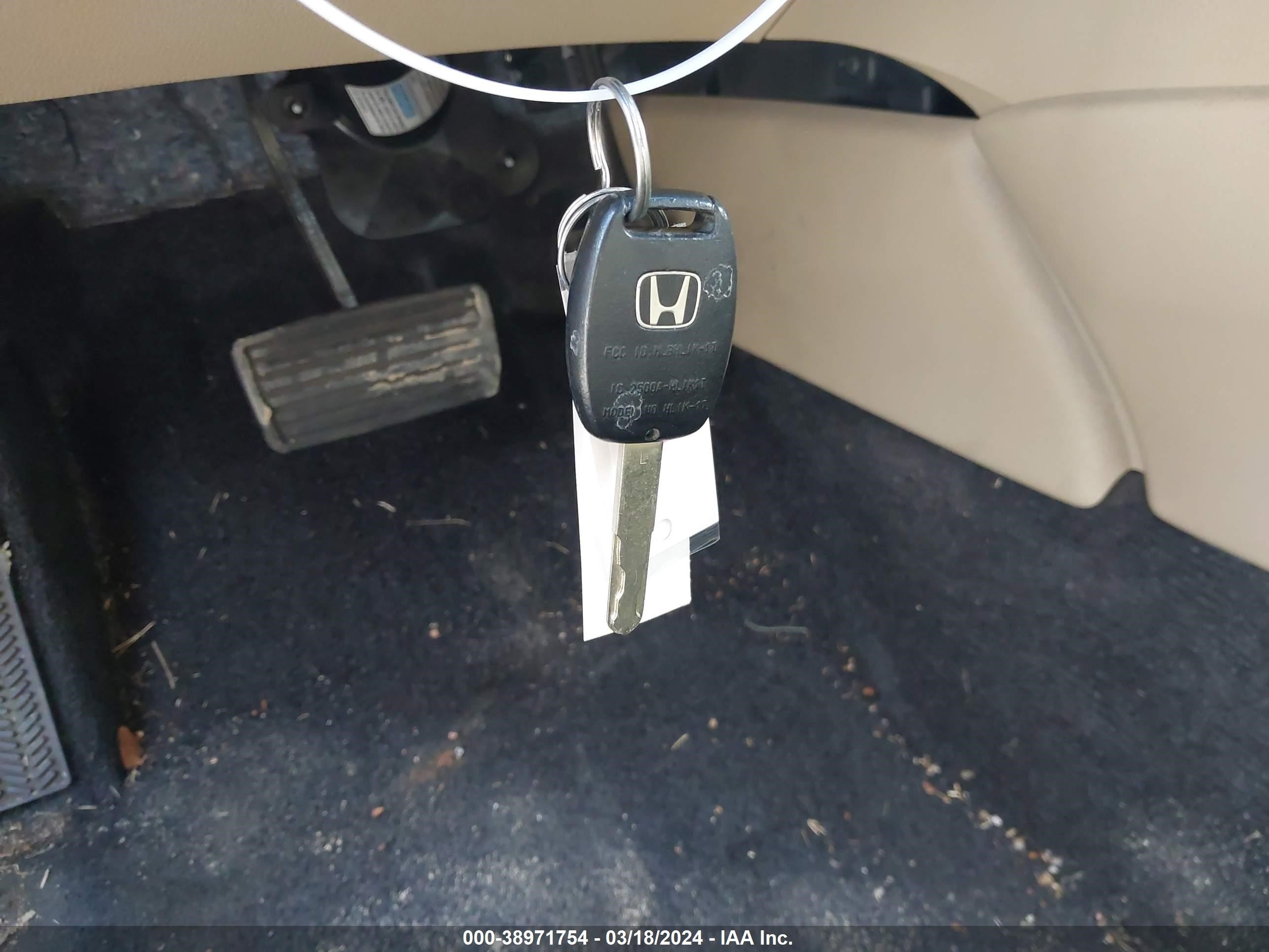 Photo 10 VIN: 1HGCS1B35AA009519 - HONDA ACCORD 