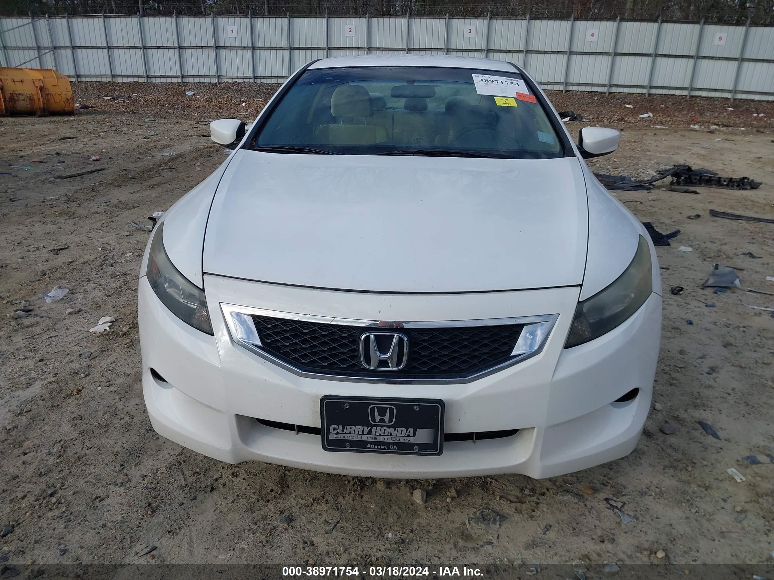 Photo 11 VIN: 1HGCS1B35AA009519 - HONDA ACCORD 