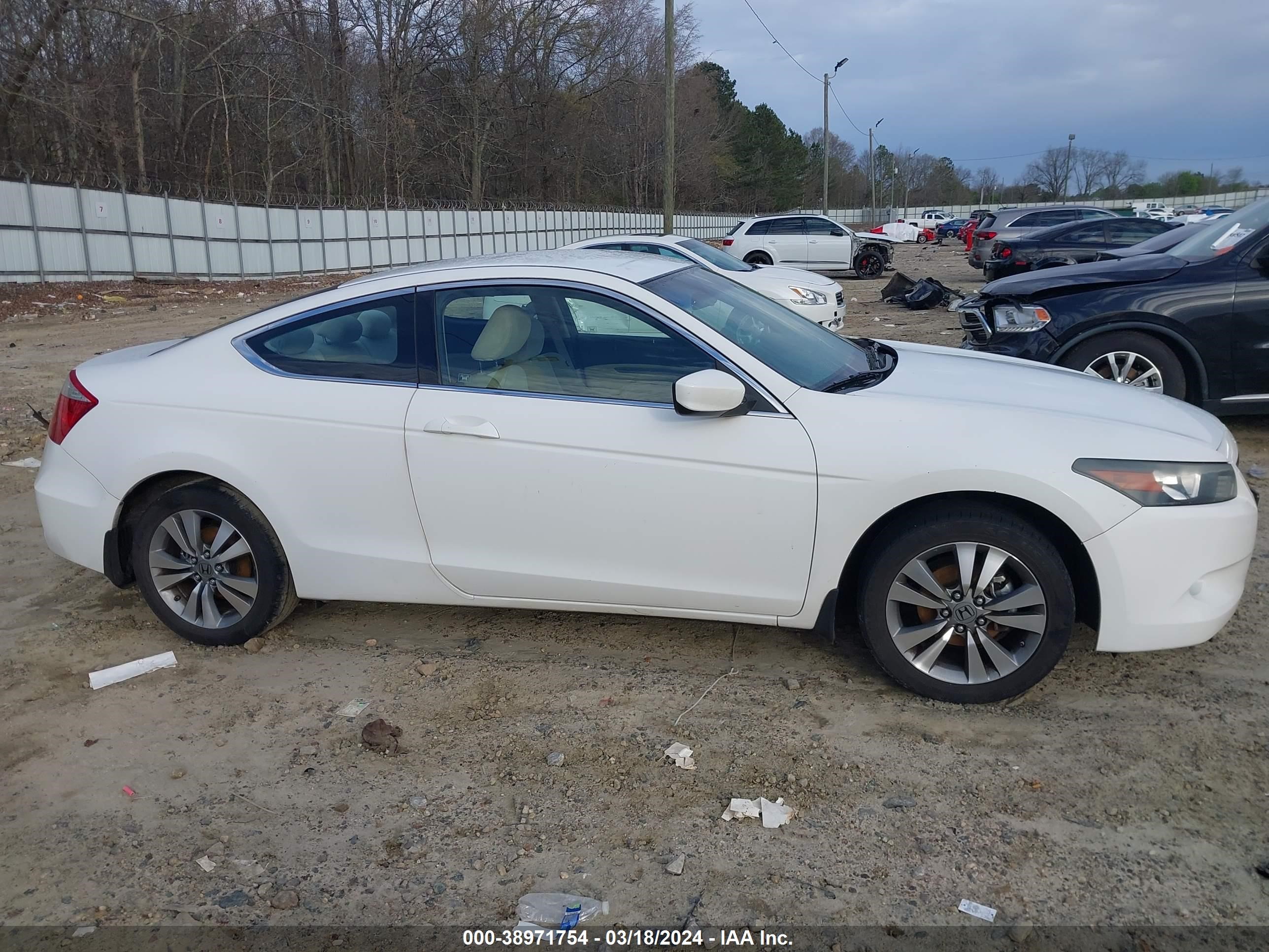 Photo 12 VIN: 1HGCS1B35AA009519 - HONDA ACCORD 