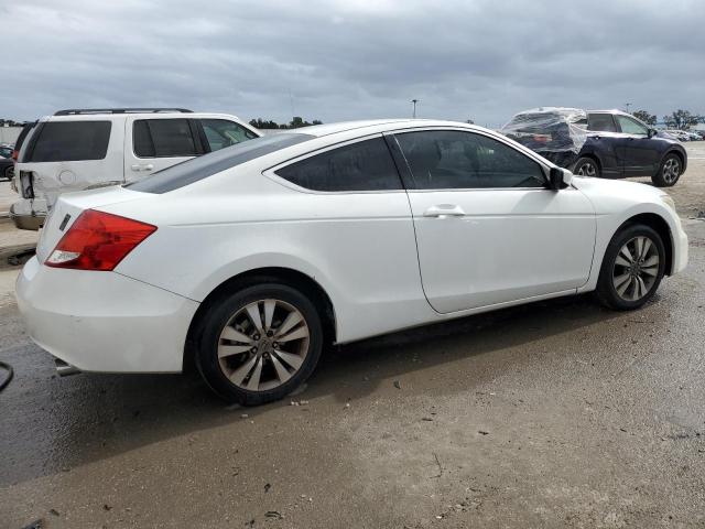 Photo 2 VIN: 1HGCS1B35BA009814 - HONDA ACCORD 