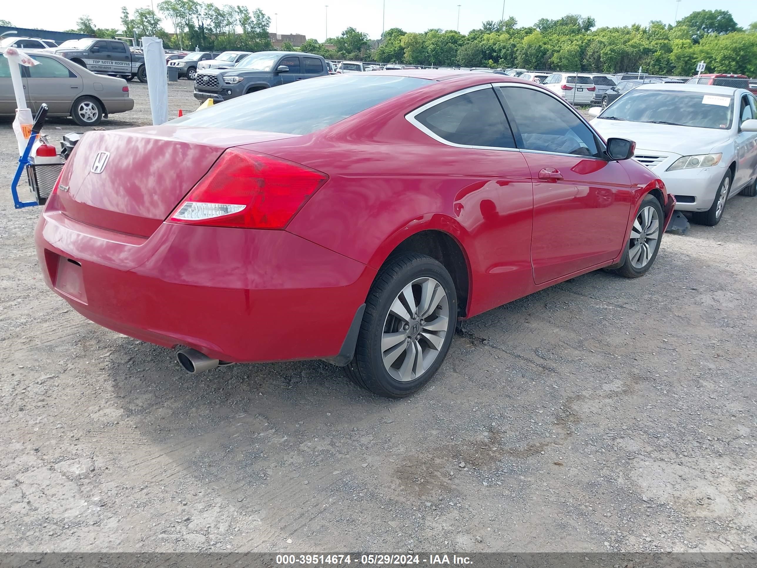 Photo 3 VIN: 1HGCS1B35BA013880 - HONDA ACCORD 