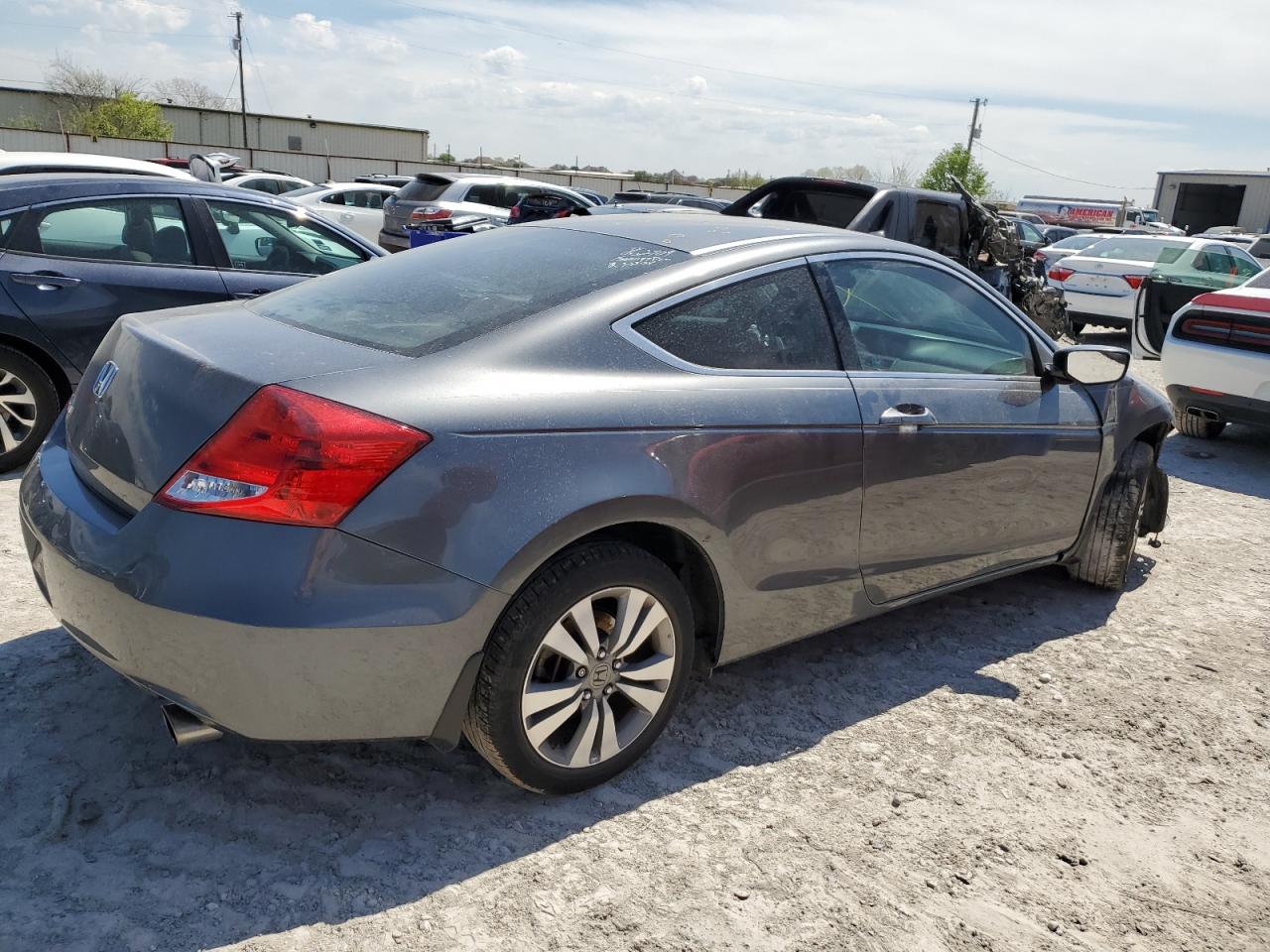 Photo 2 VIN: 1HGCS1B35CA002380 - HONDA ACCORD 