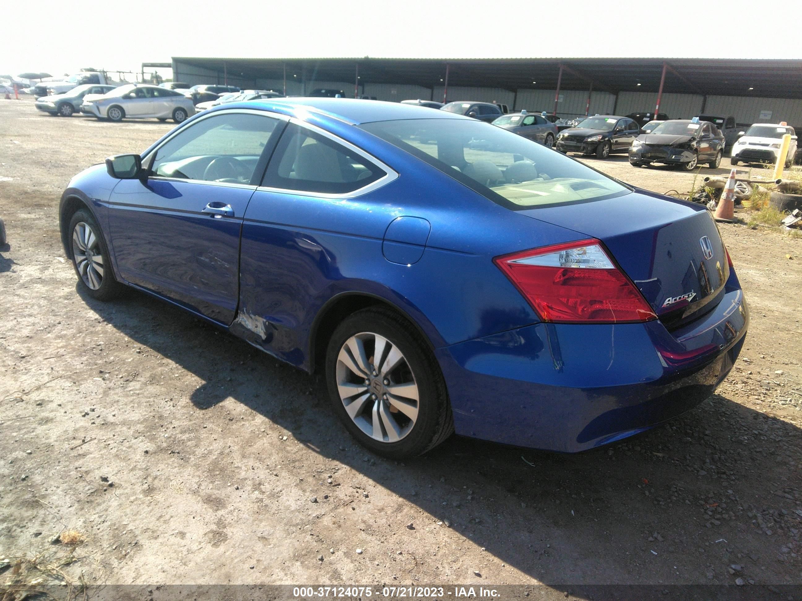 Photo 2 VIN: 1HGCS1B37AA007609 - HONDA ACCORD 