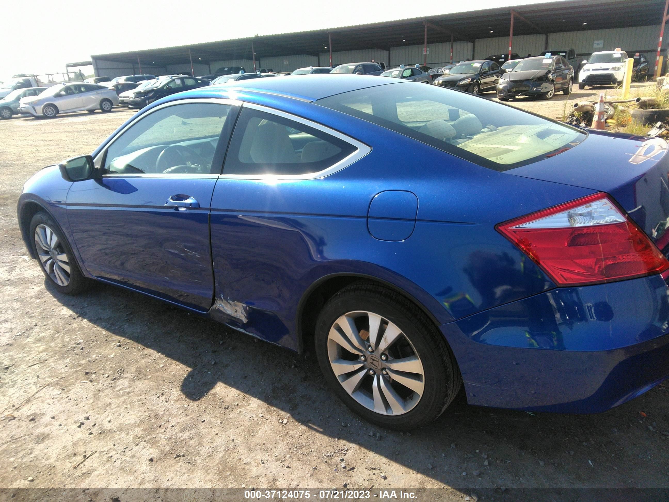 Photo 5 VIN: 1HGCS1B37AA007609 - HONDA ACCORD 