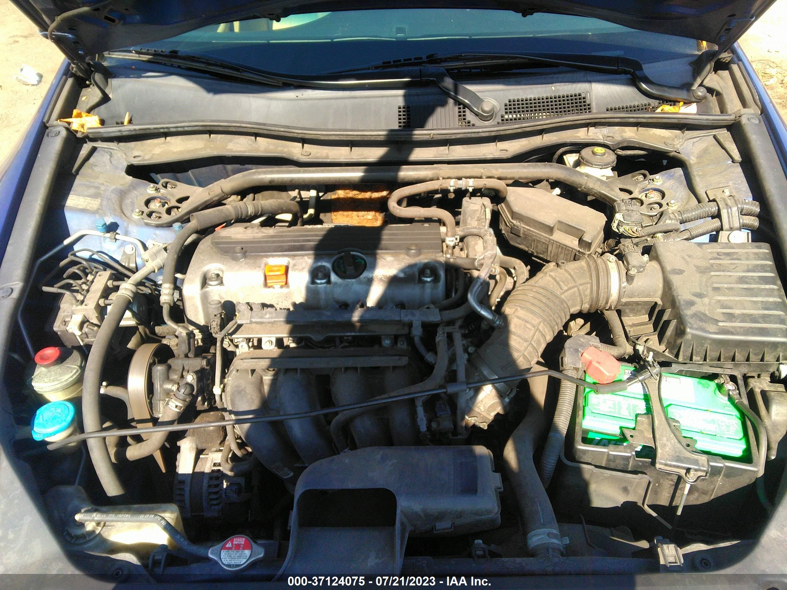 Photo 9 VIN: 1HGCS1B37AA007609 - HONDA ACCORD 