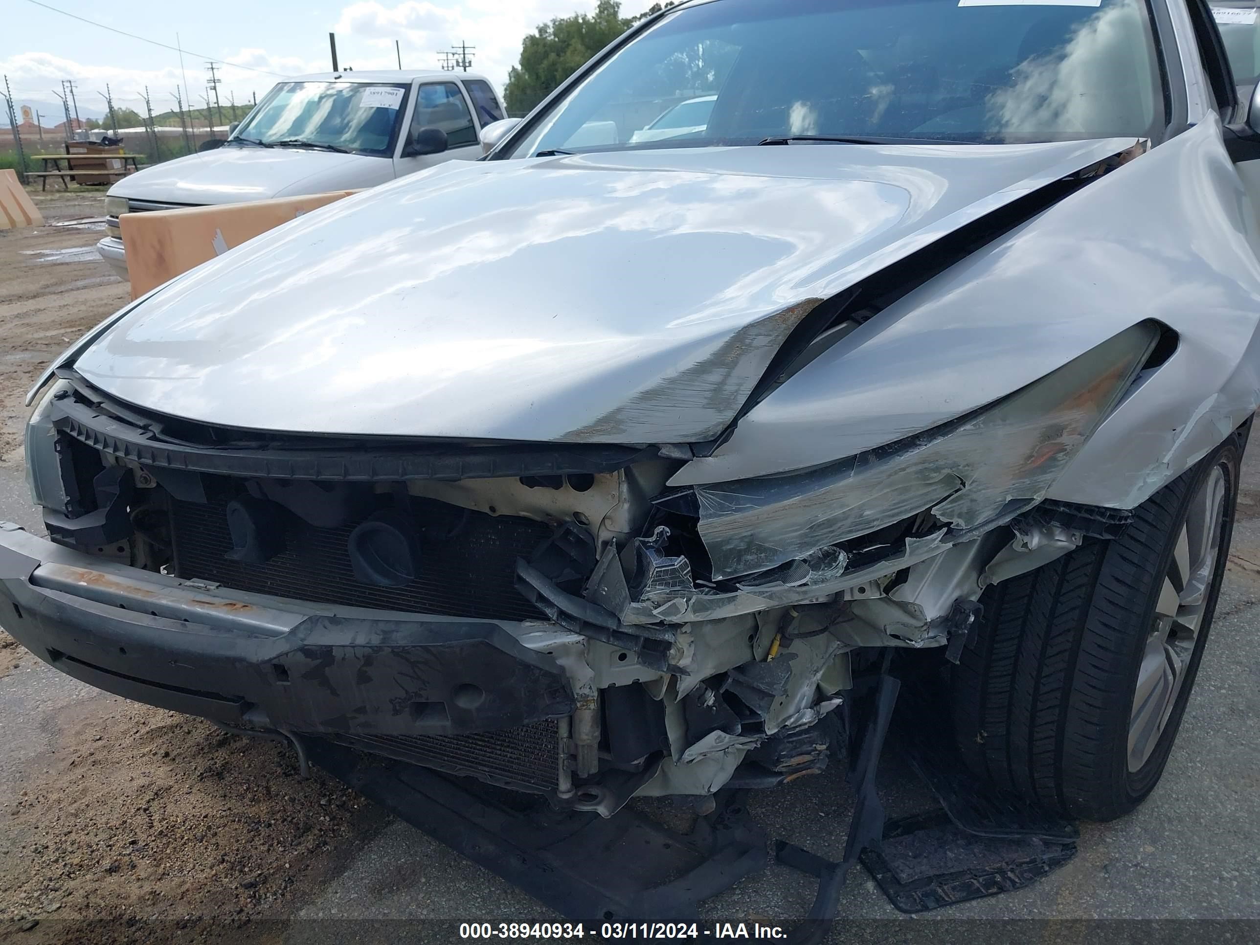 Photo 5 VIN: 1HGCS1B3XCA001645 - HONDA ACCORD 