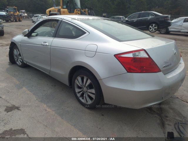 Photo 2 VIN: 1HGCS1B71AA001565 - HONDA ACCORD CPE 