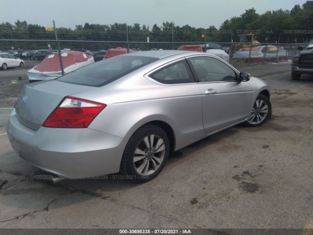 Photo 3 VIN: 1HGCS1B71AA001565 - HONDA ACCORD CPE 