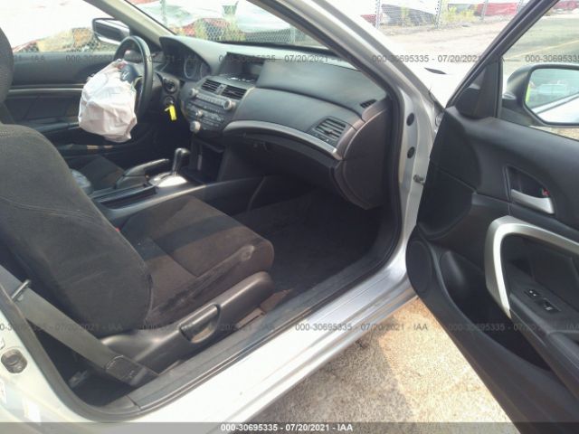 Photo 4 VIN: 1HGCS1B71AA001565 - HONDA ACCORD CPE 