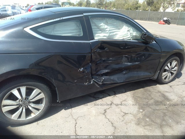 Photo 5 VIN: 1HGCS1B72CA000301 - HONDA ACCORD CPE 