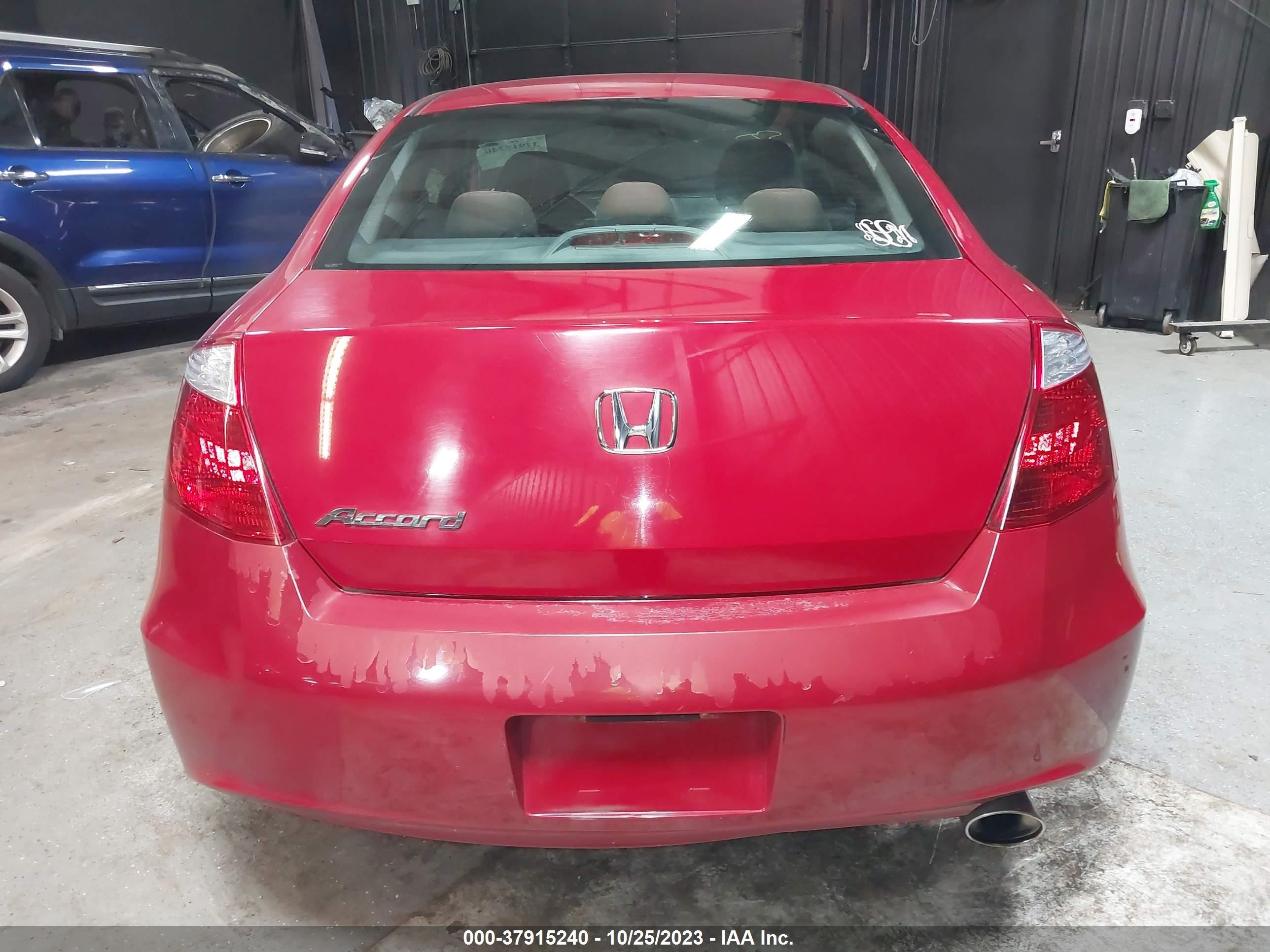 Photo 16 VIN: 1HGCS1B73AA008582 - HONDA ACCORD 