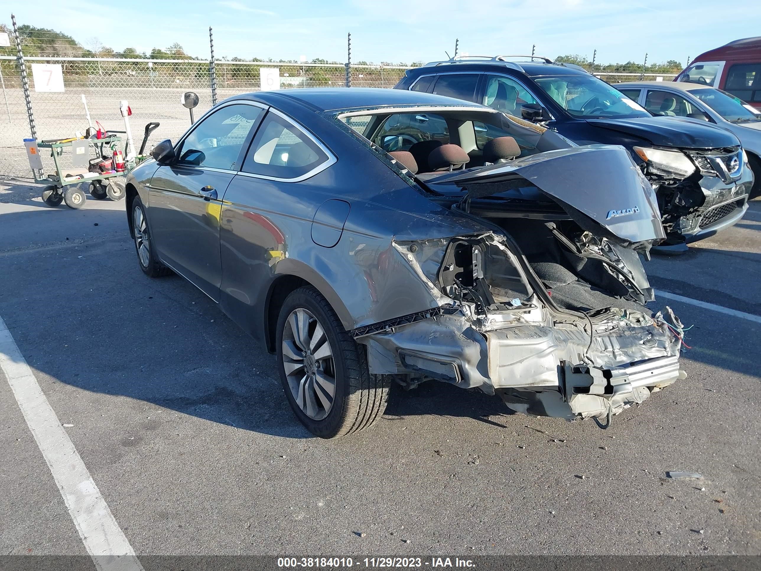 Photo 2 VIN: 1HGCS1B73BA010009 - HONDA ACCORD 