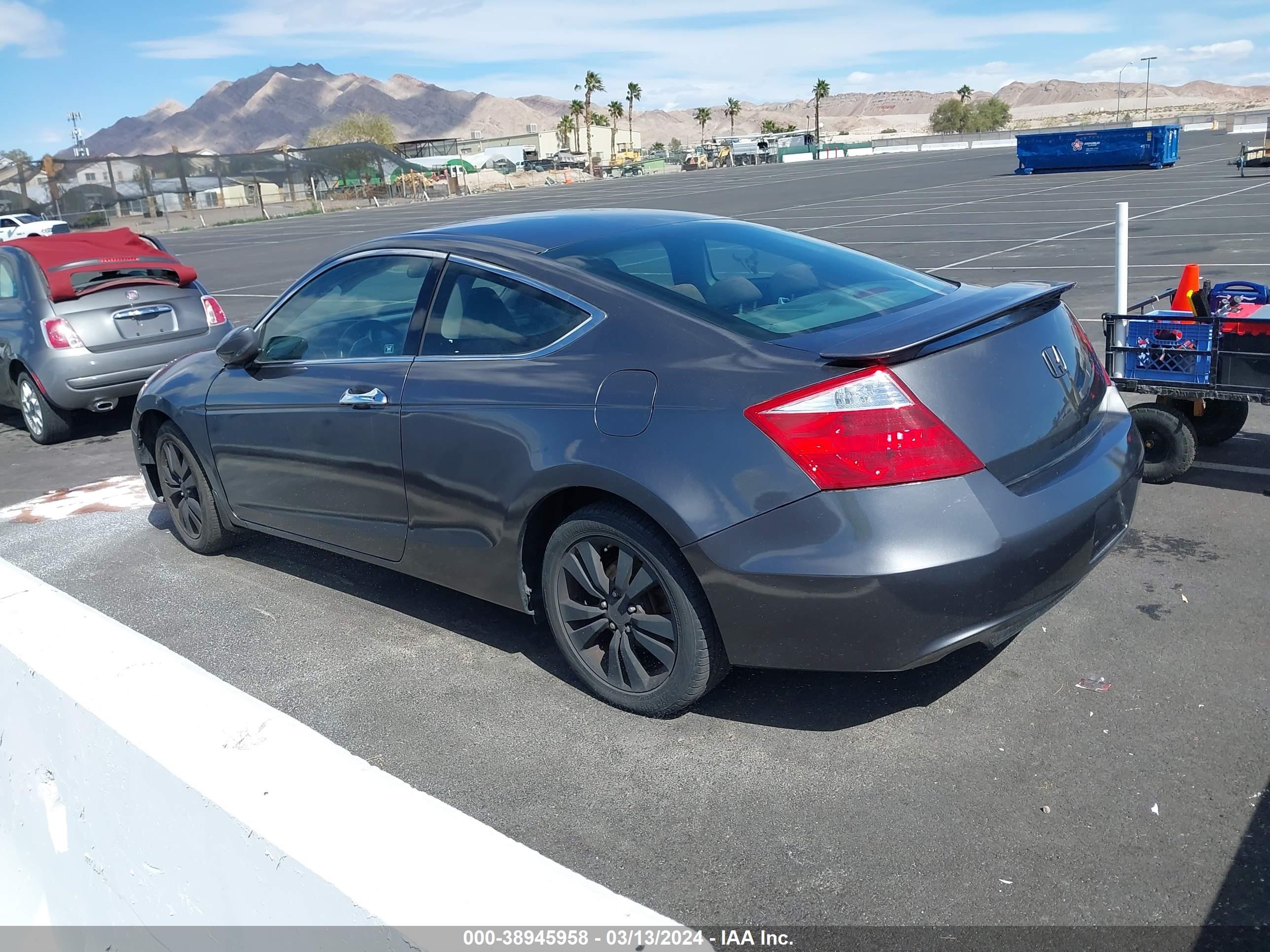 Photo 2 VIN: 1HGCS1B75AA020085 - HONDA ACCORD 