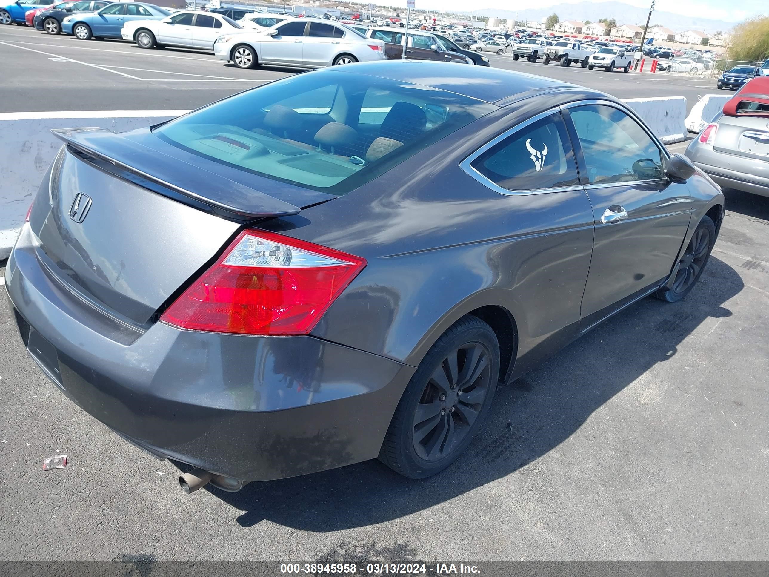 Photo 3 VIN: 1HGCS1B75AA020085 - HONDA ACCORD 