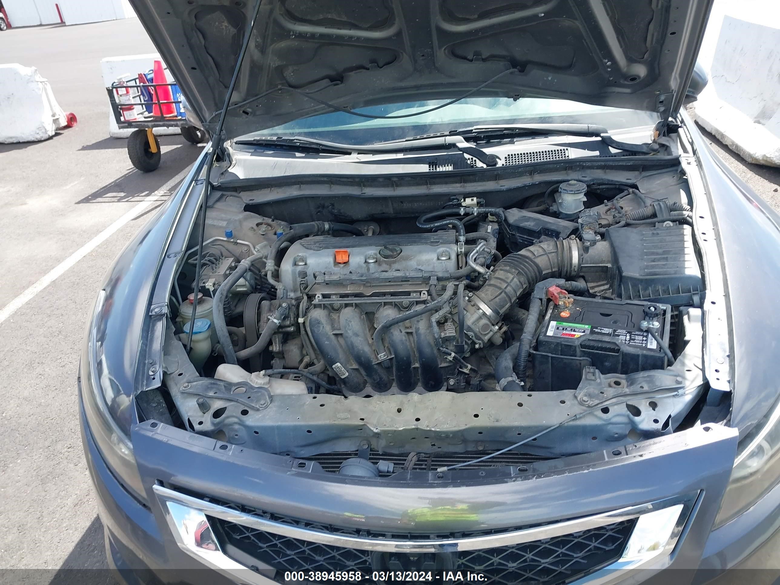 Photo 9 VIN: 1HGCS1B75AA020085 - HONDA ACCORD 