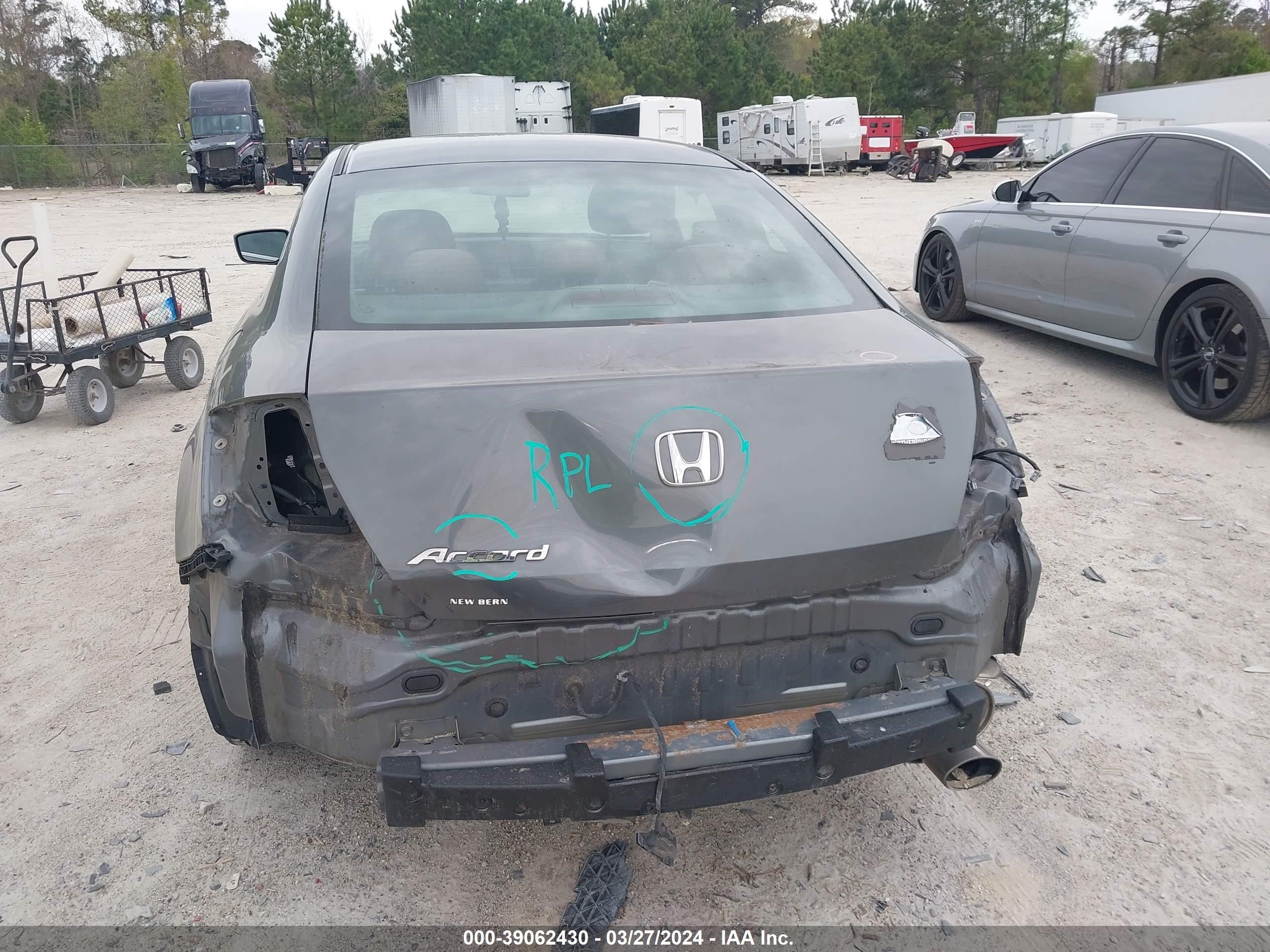 Photo 5 VIN: 1HGCS1B76AA021231 - HONDA ACCORD 