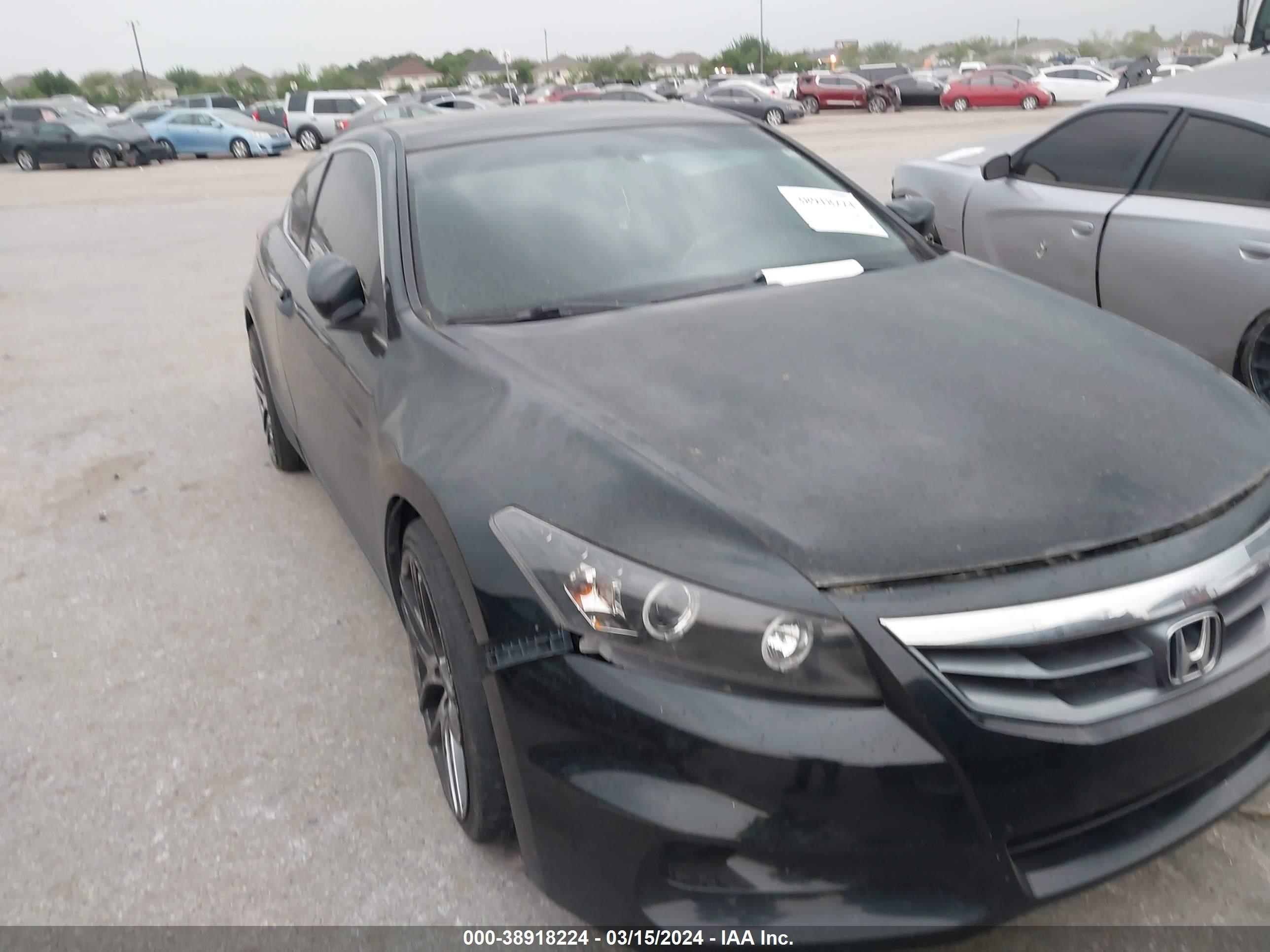 Photo 0 VIN: 1HGCS1B77BA010143 - HONDA ACCORD 