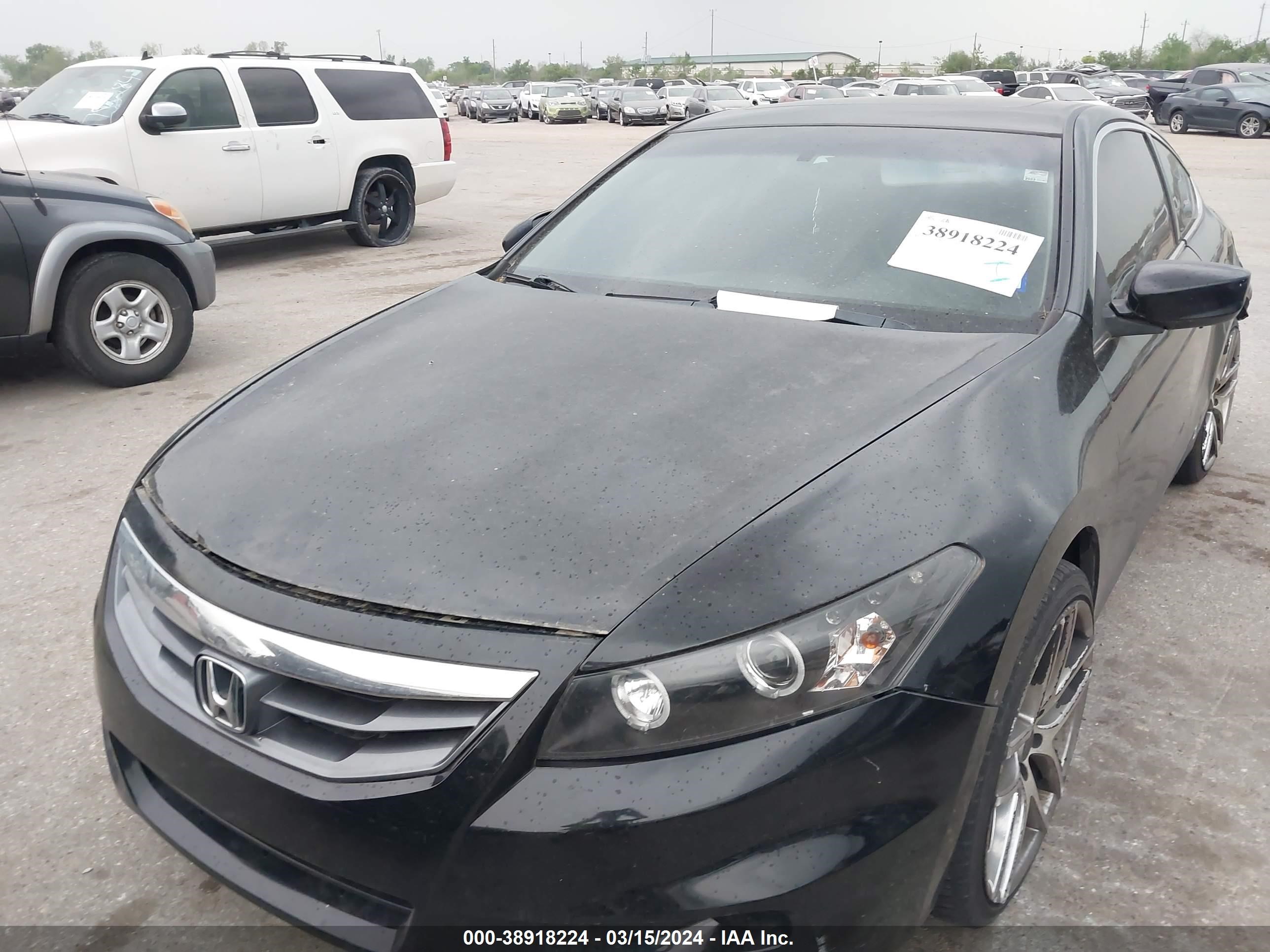 Photo 1 VIN: 1HGCS1B77BA010143 - HONDA ACCORD 