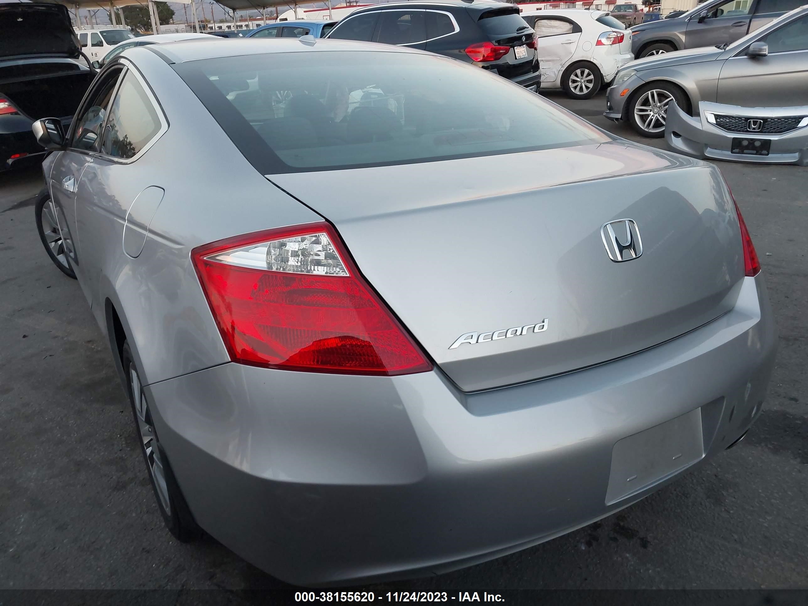 Photo 2 VIN: 1HGCS1B80AA011528 - HONDA ACCORD 